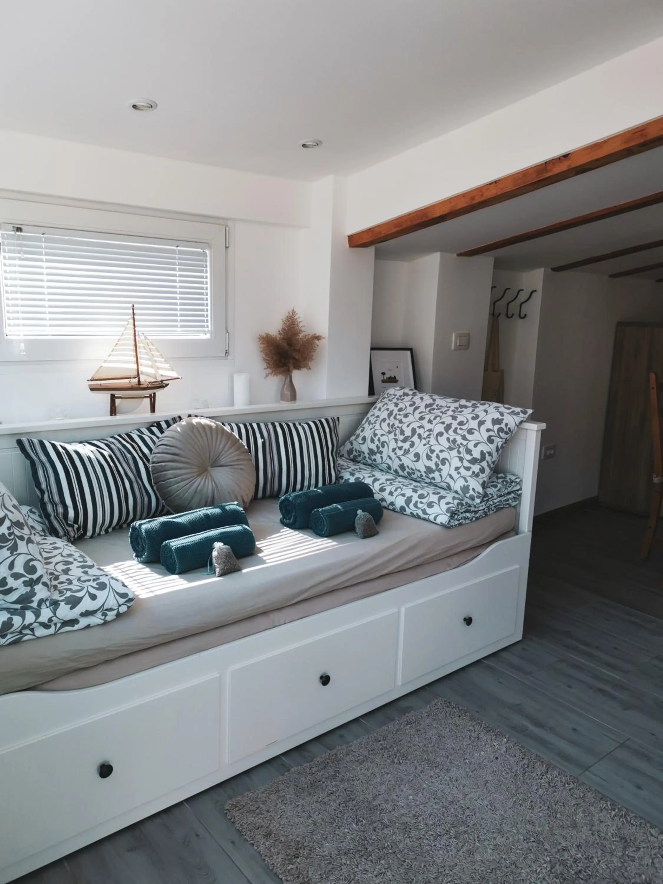 Living room, Bed in Apartments Vela