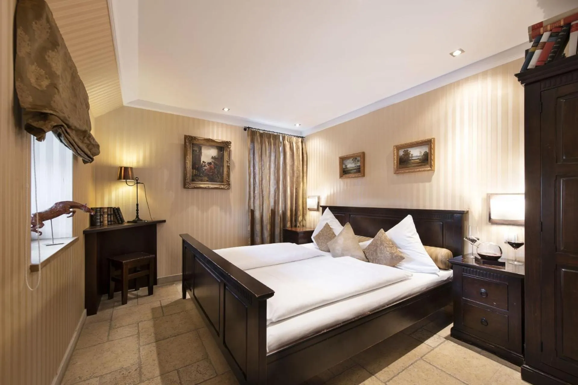 Photo of the whole room, Bed in Romantik Hotel Chalet am Kiental