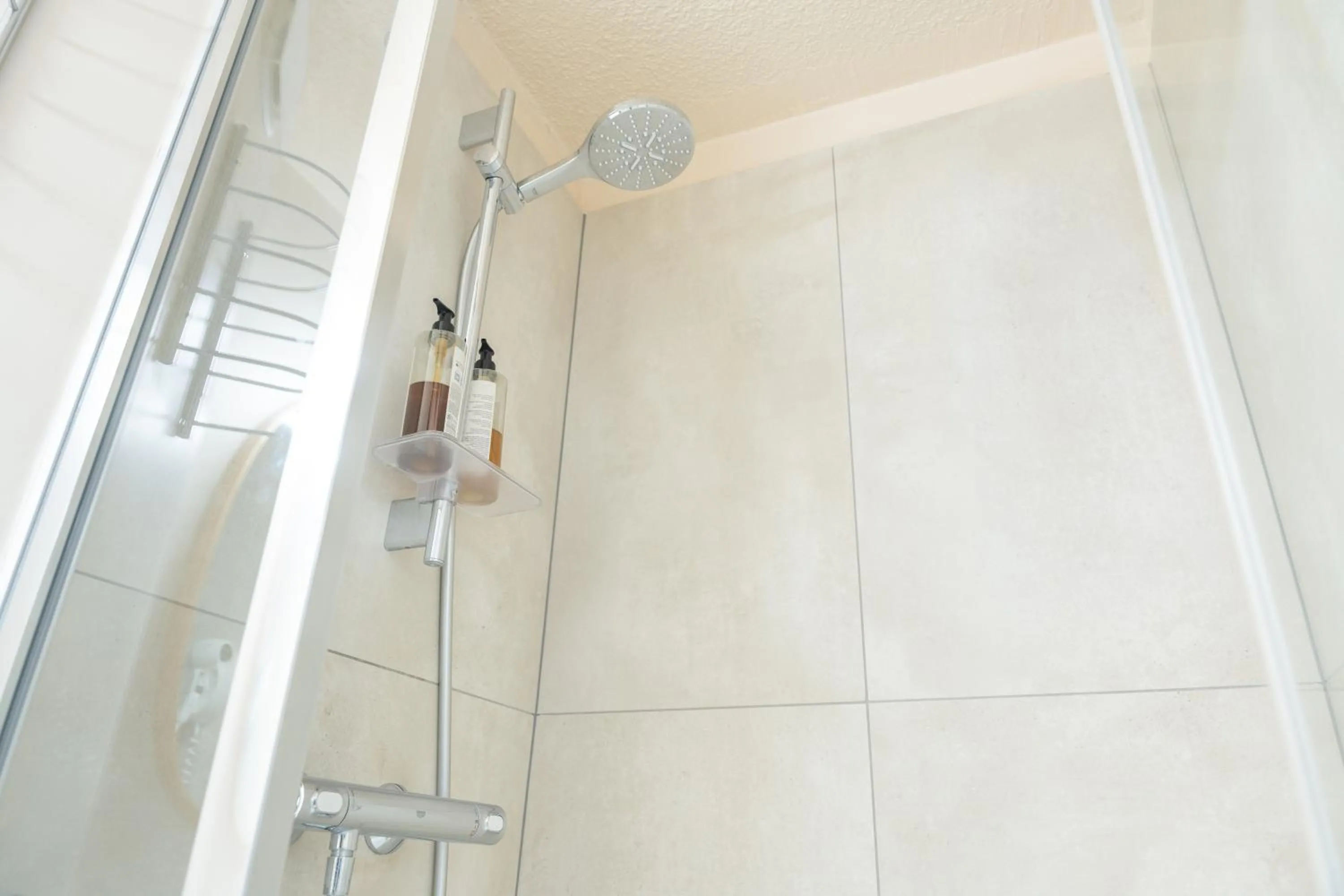 Shower in Hotel Bhoma Troyes