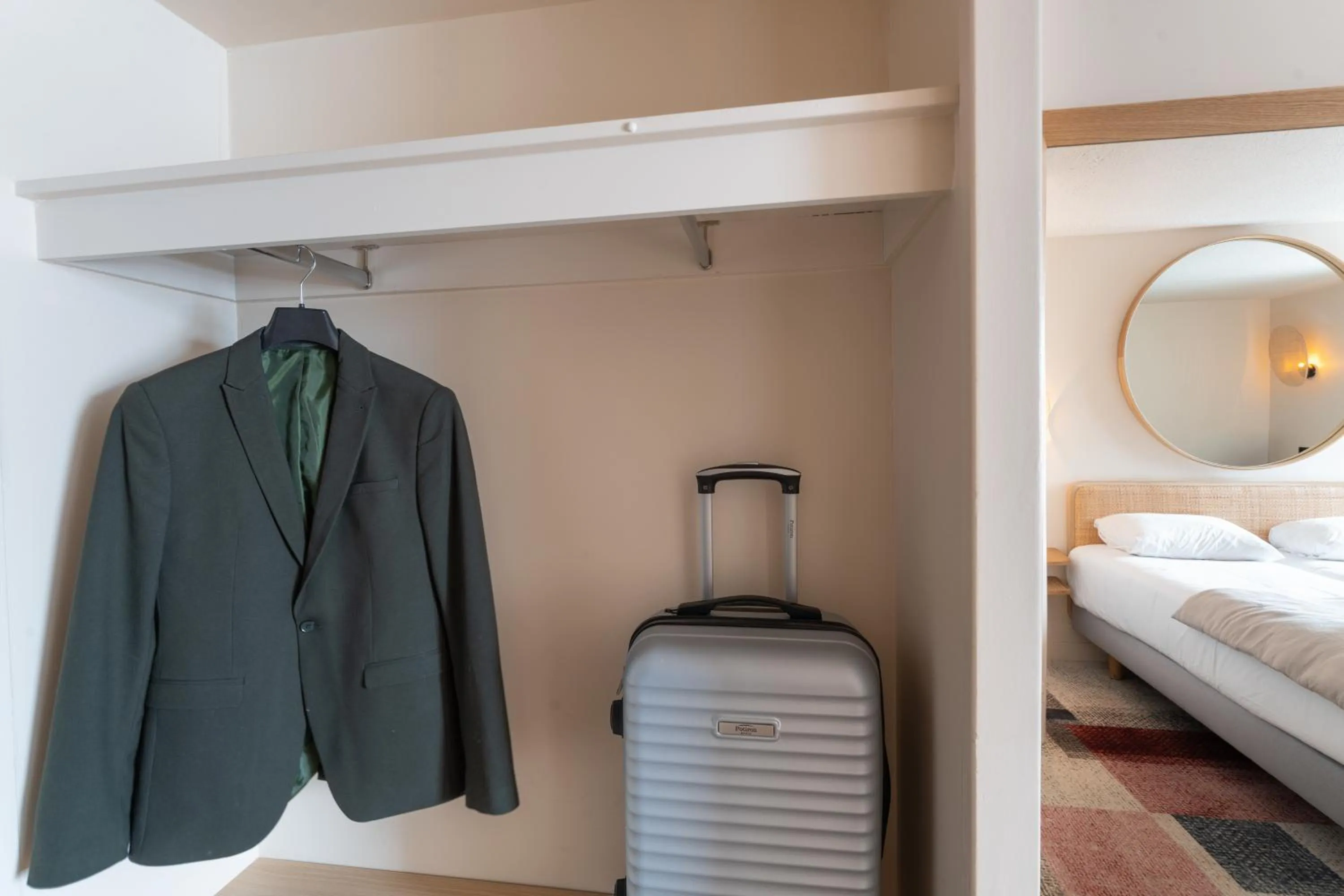 storage, Bed in Hotel Bhoma Troyes