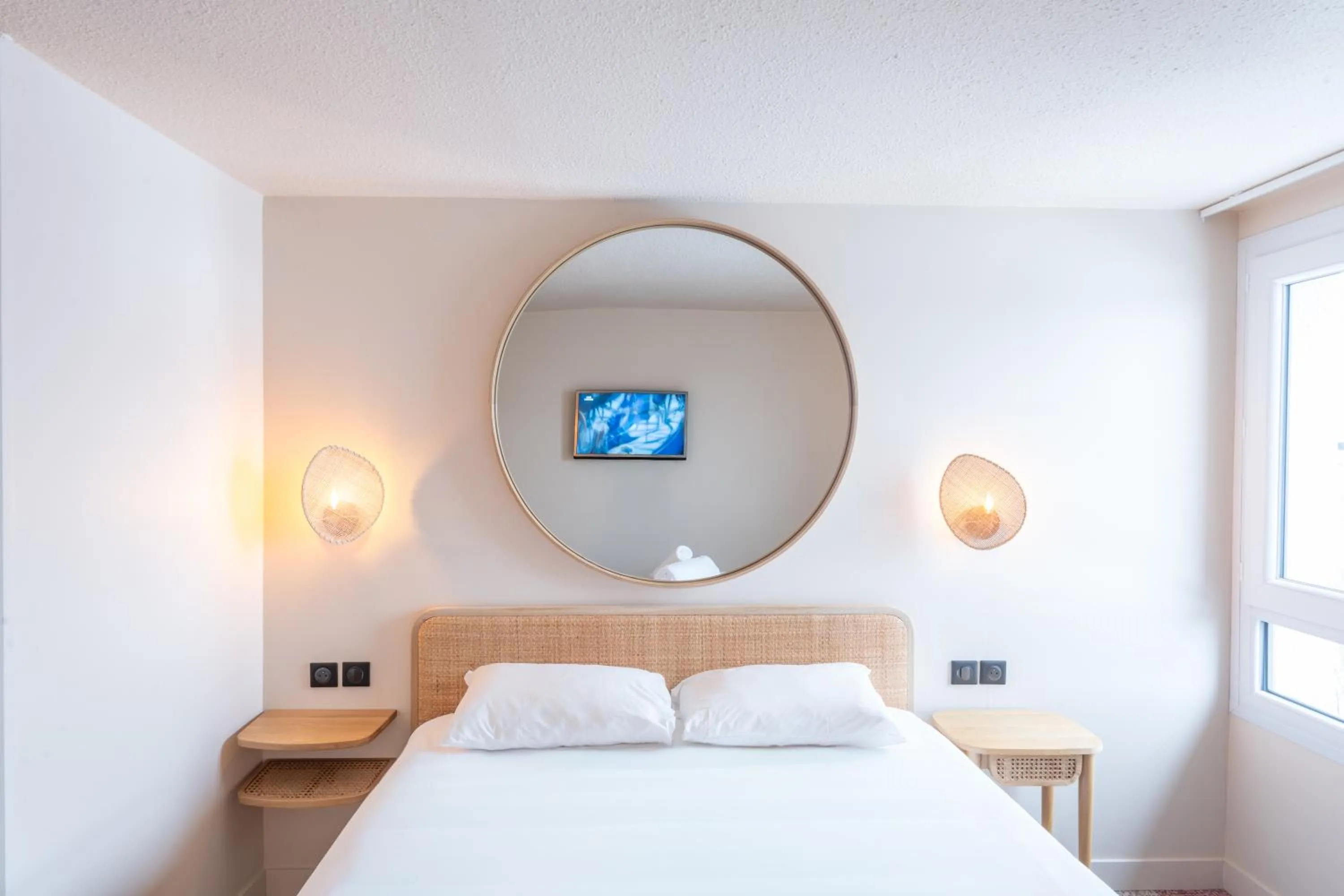 Bedroom, Bed in Hotel Bhoma Troyes