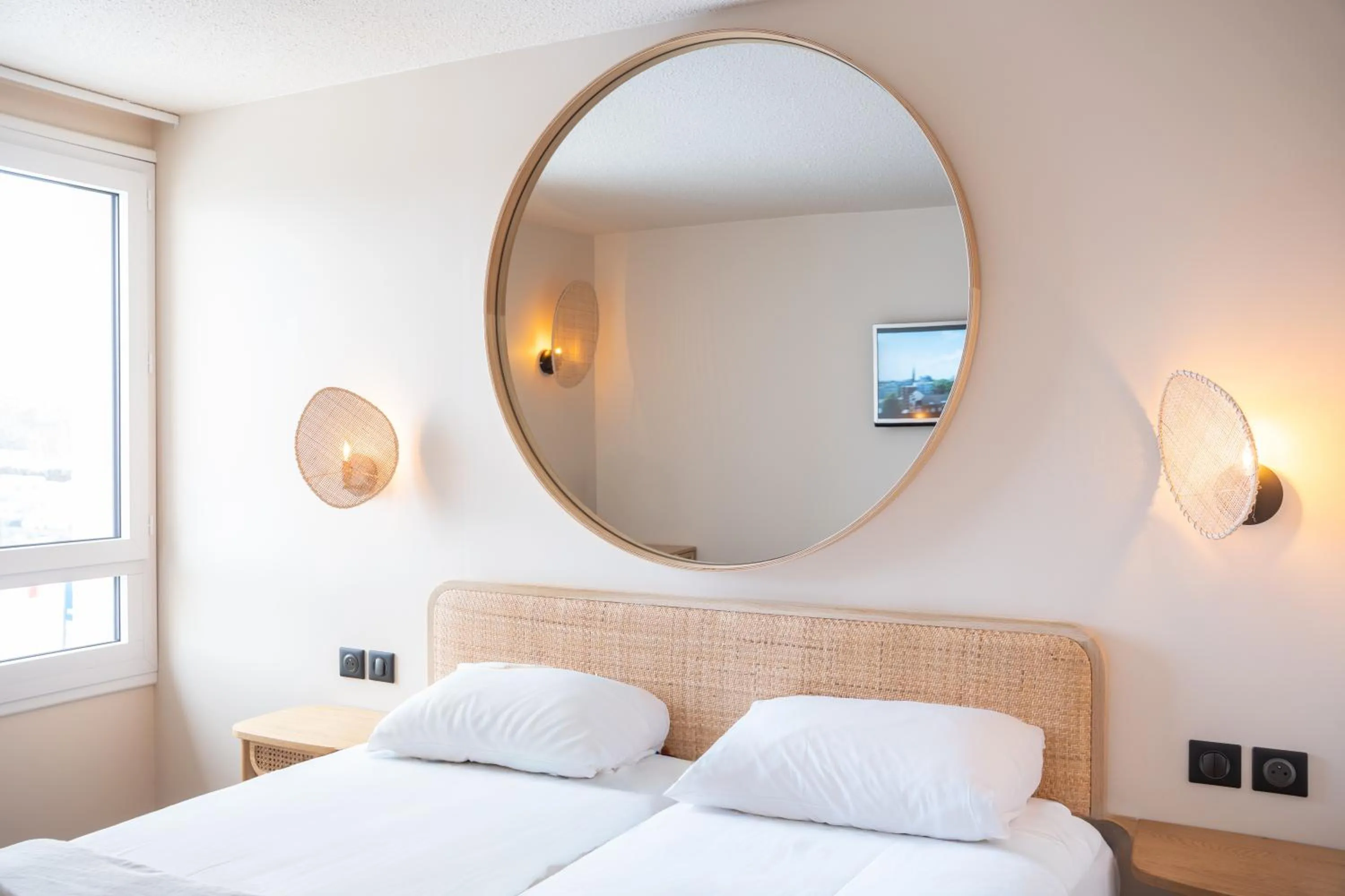 Bedroom, Bed in Hotel Bhoma Troyes