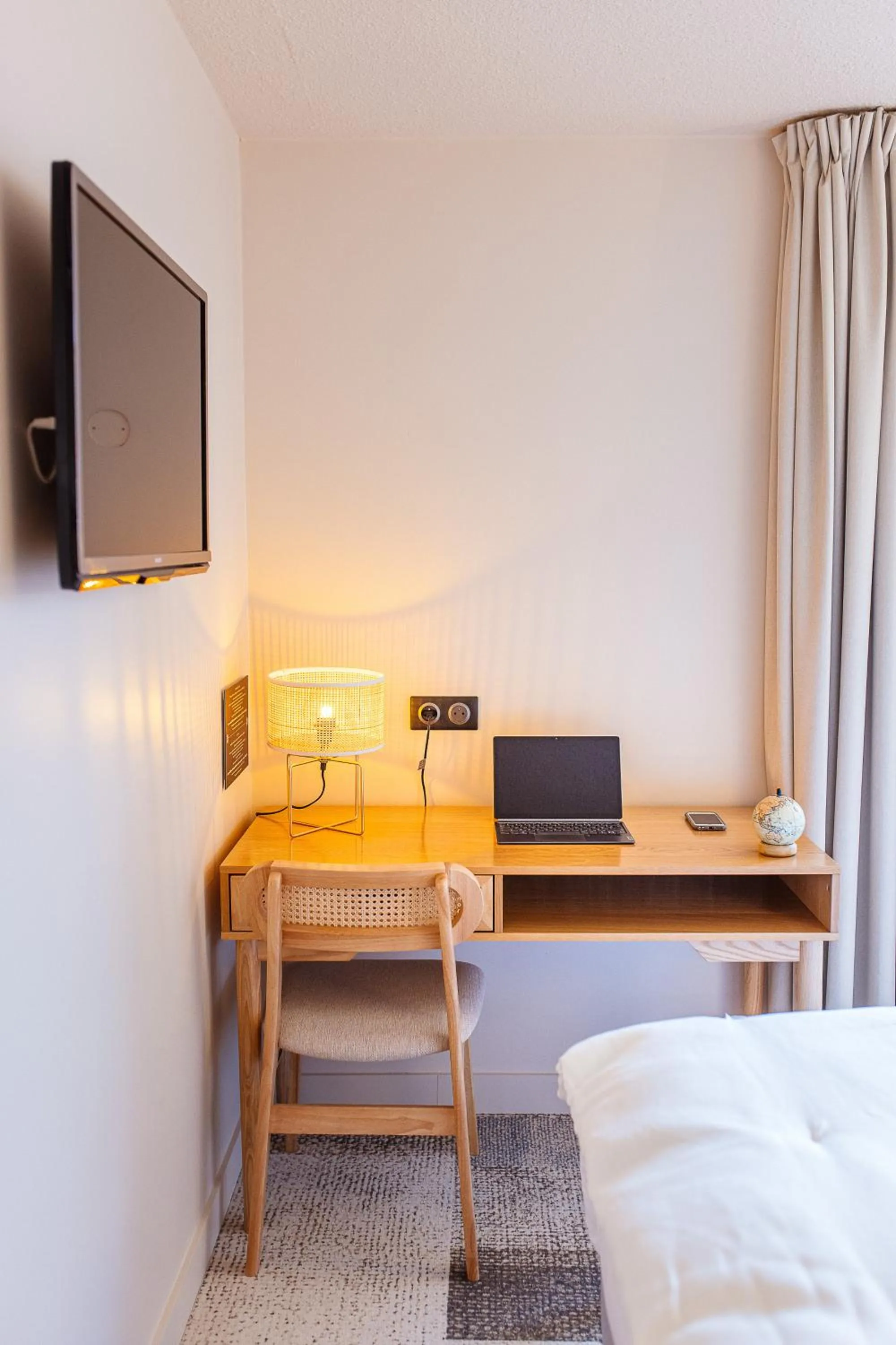 Bedroom, Bed in Hotel Classe Troyes - La Chapelle Saint Luc