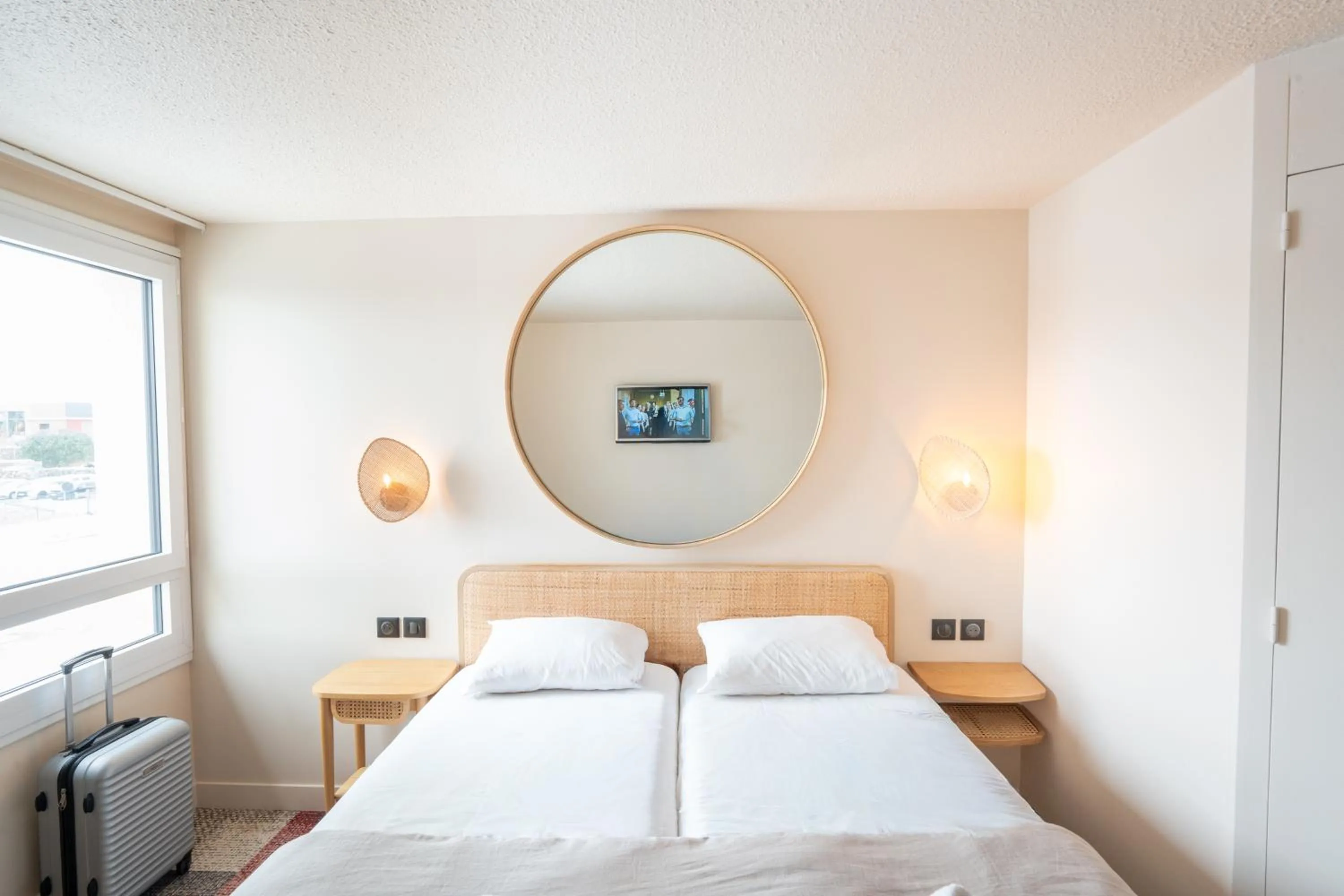 Bed in Hotel Bhoma Troyes