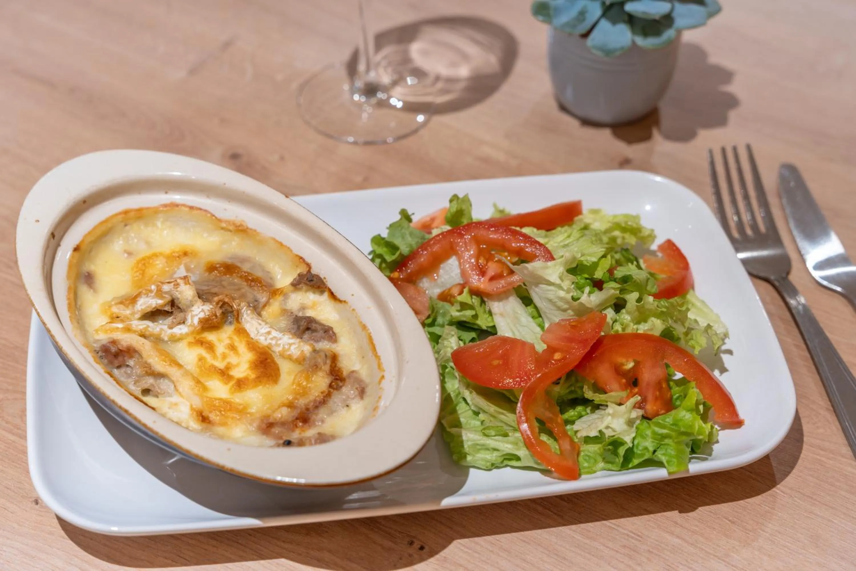 Restaurant/places to eat in Hotel Bhoma Troyes