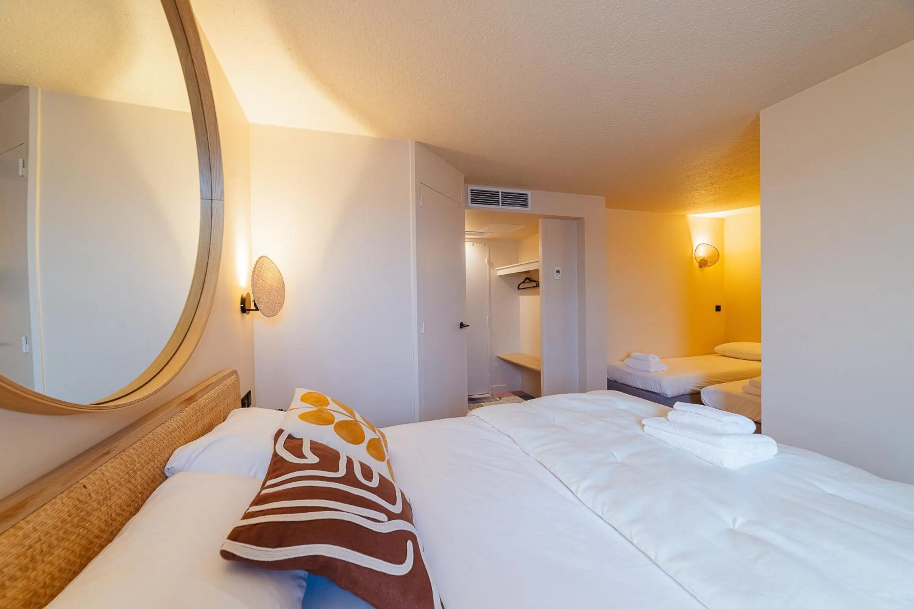 Family, Bed in Hotel Classe Troyes - La Chapelle Saint Luc