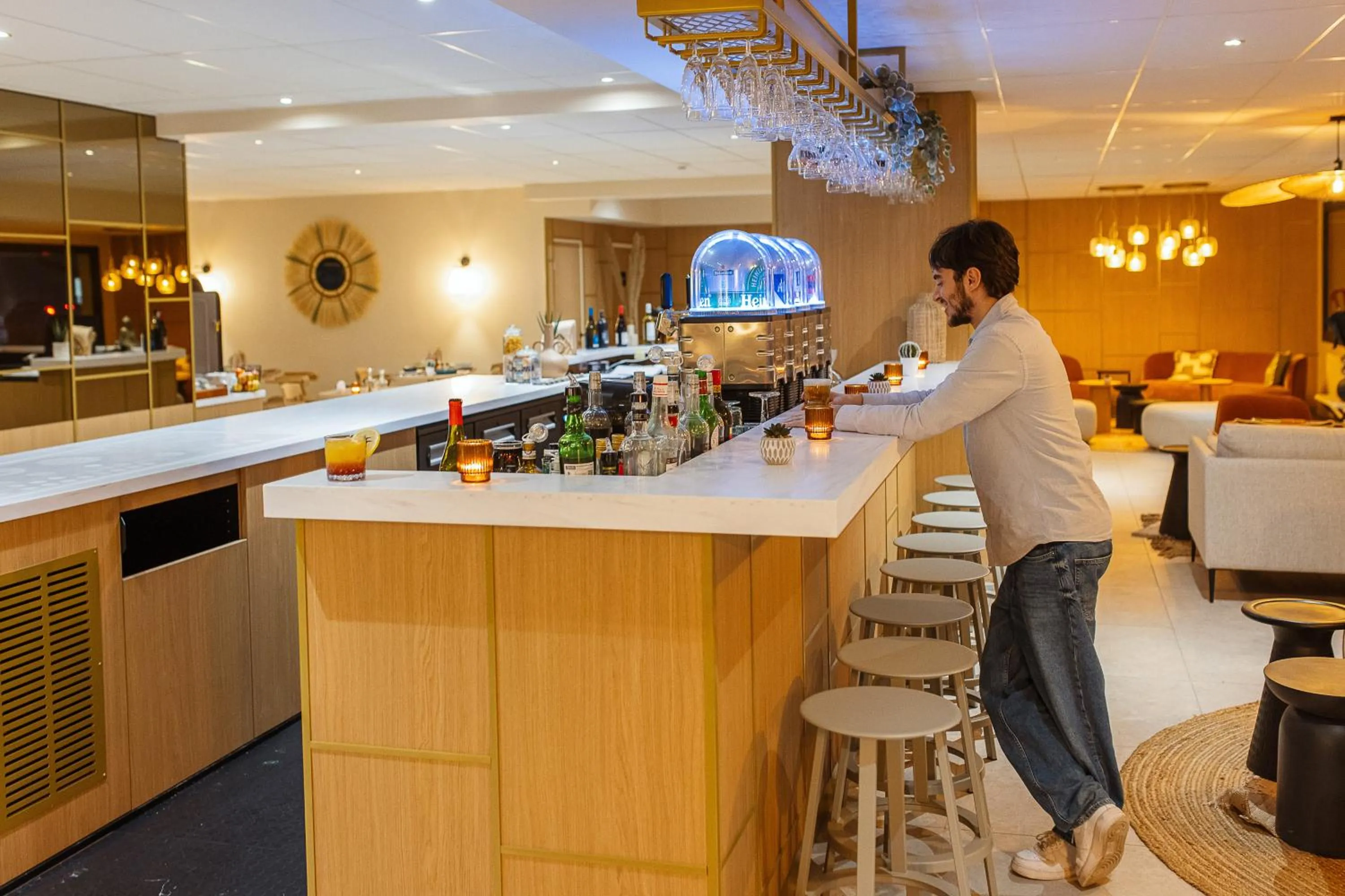 Lounge or bar in Hotel Classe Troyes - La Chapelle Saint Luc
