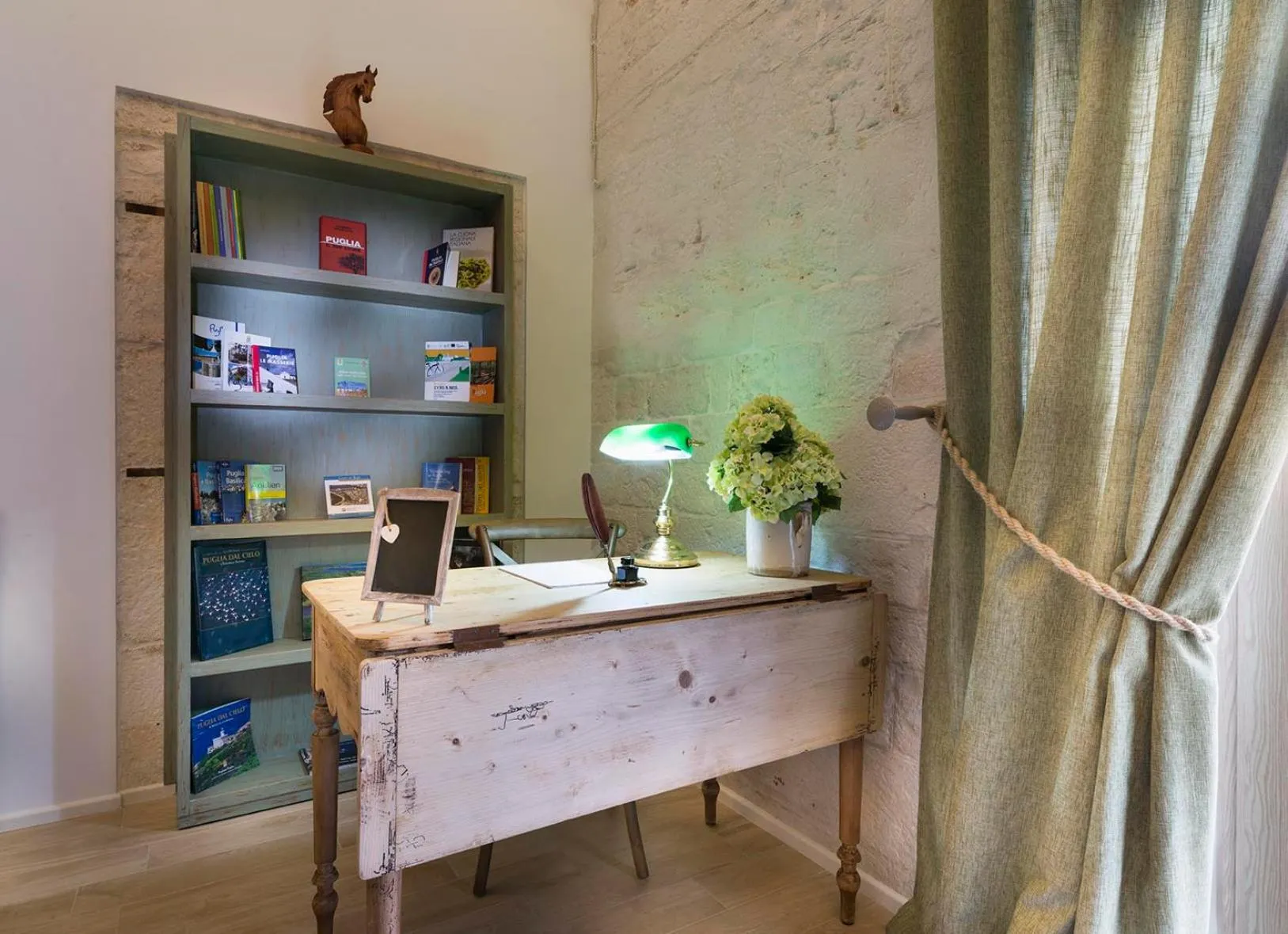 Decorative detail in B&B C'era una volta