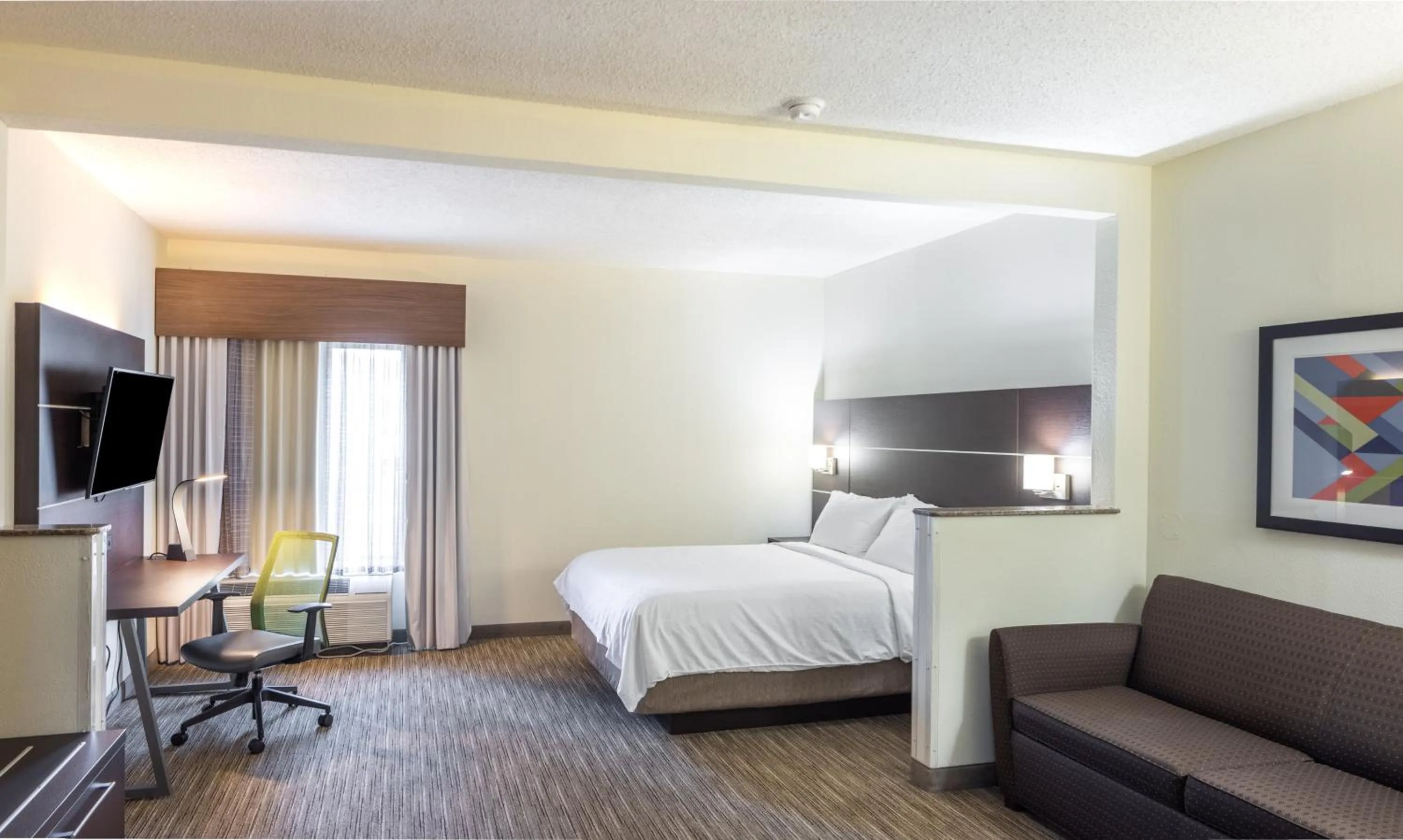 Photo of the whole room, Bed in Holiday Inn Express Hotel & Suites Fort Payne by IHG