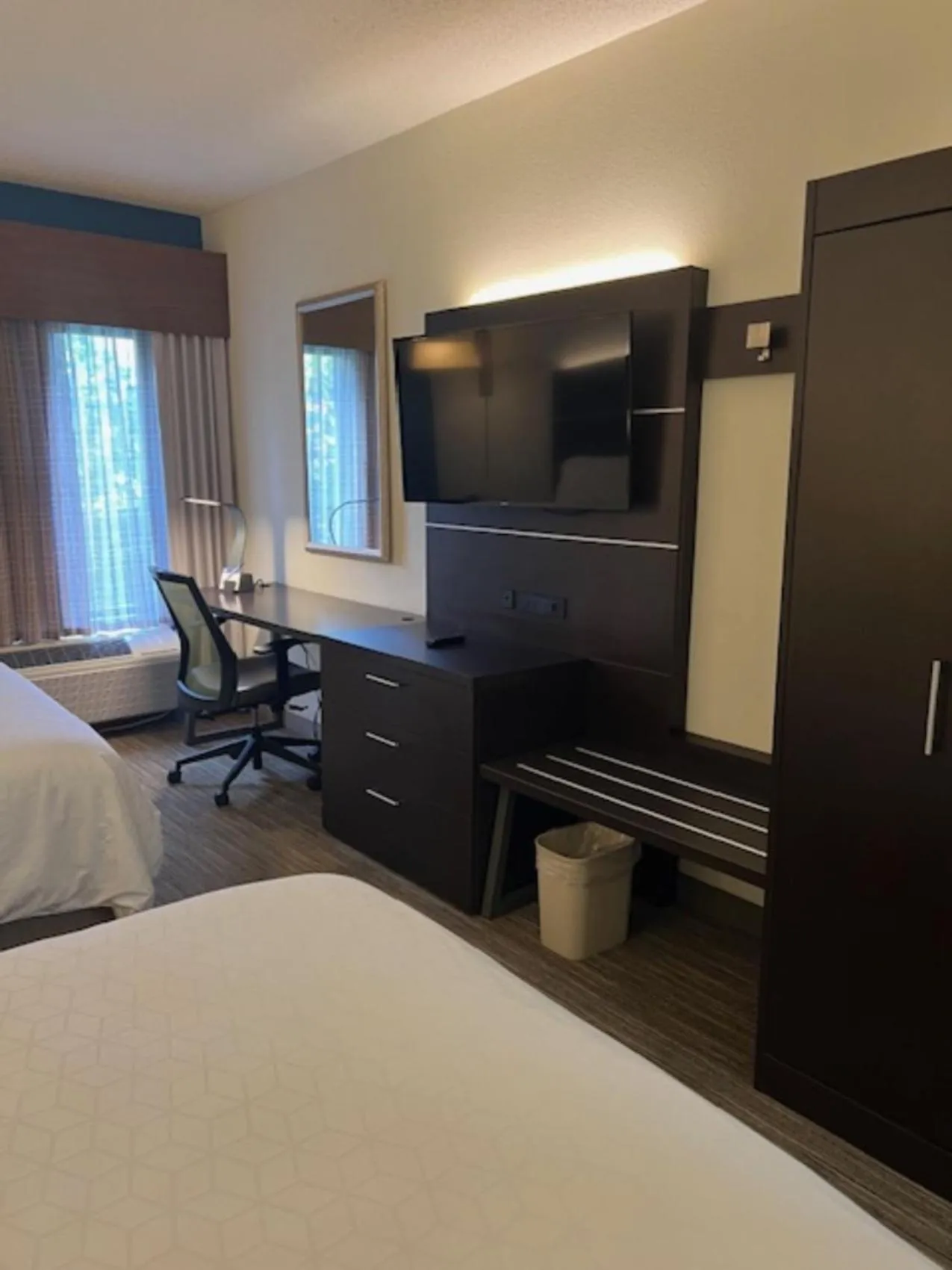 Bedroom, Bed in Holiday Inn Express Hotel & Suites Fort Payne by IHG
