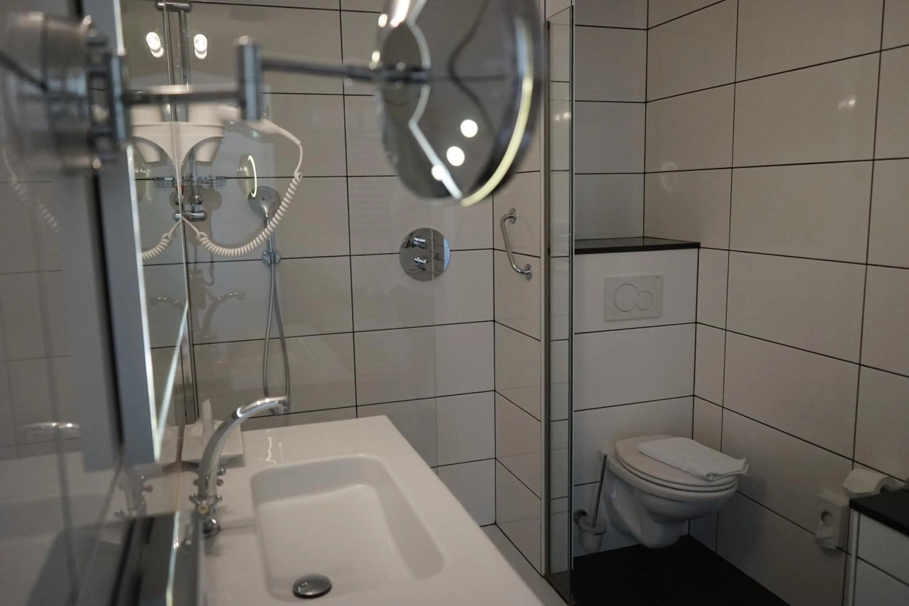 Shower in De Gulden Waagen