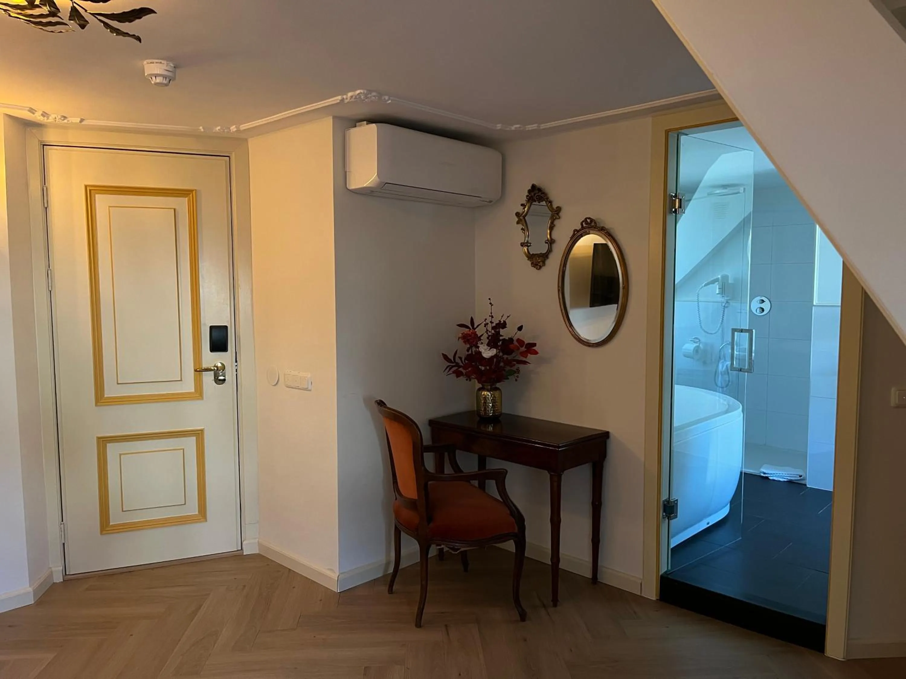 furniture in De Gulden Waagen