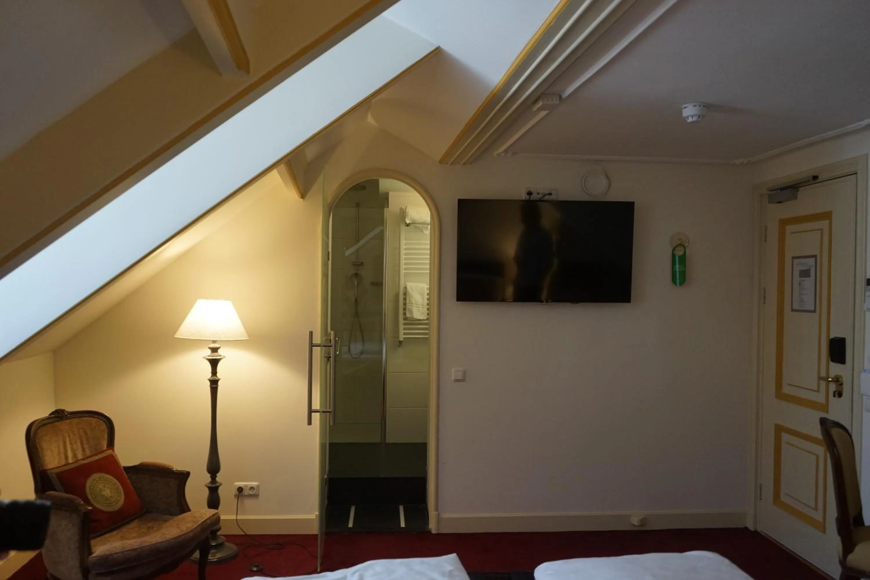 TV and multimedia, Bed in De Gulden Waagen