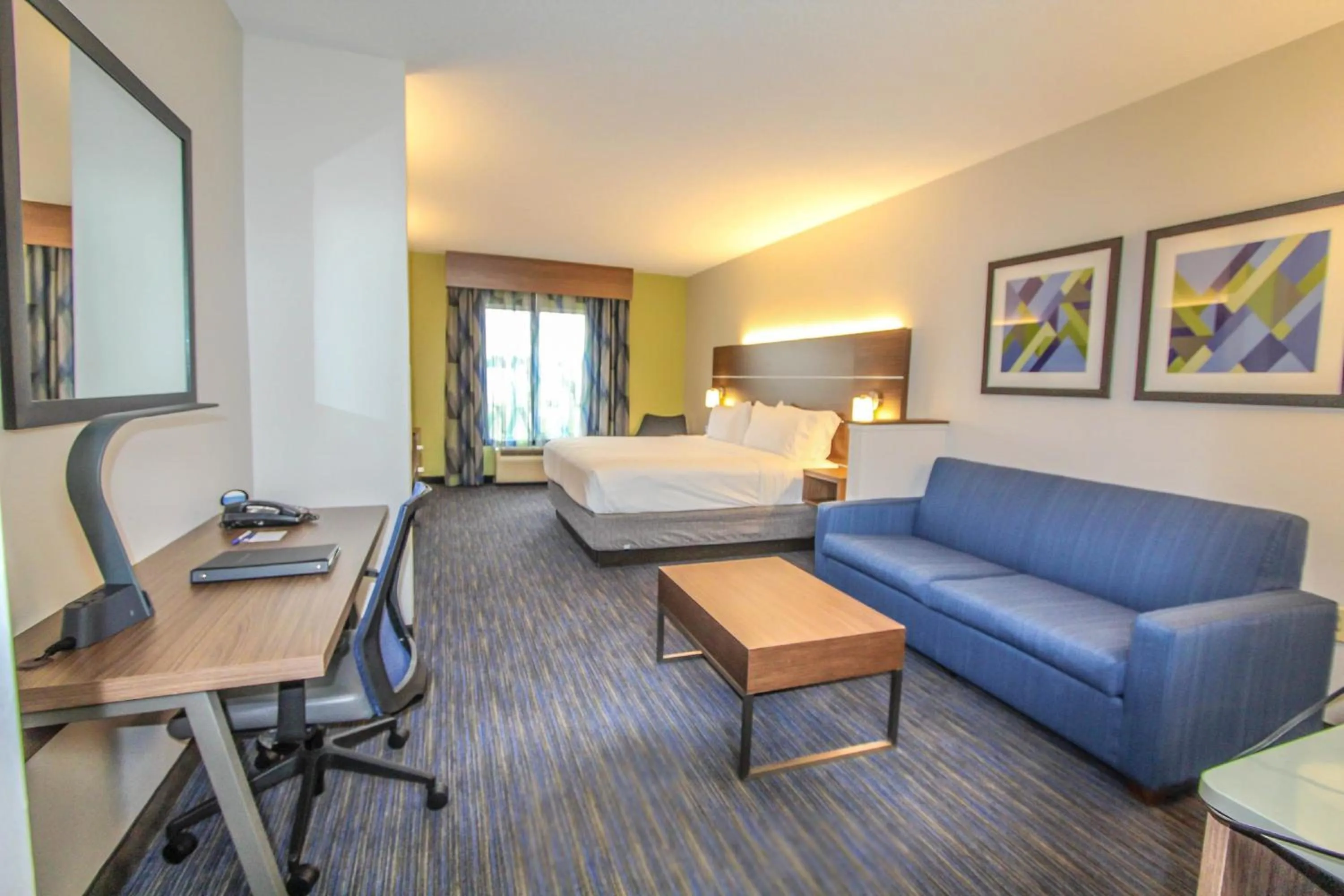 Photo of the whole room, Bed in Holiday Inn Express Hotel & Suites Charleston - North by IHG