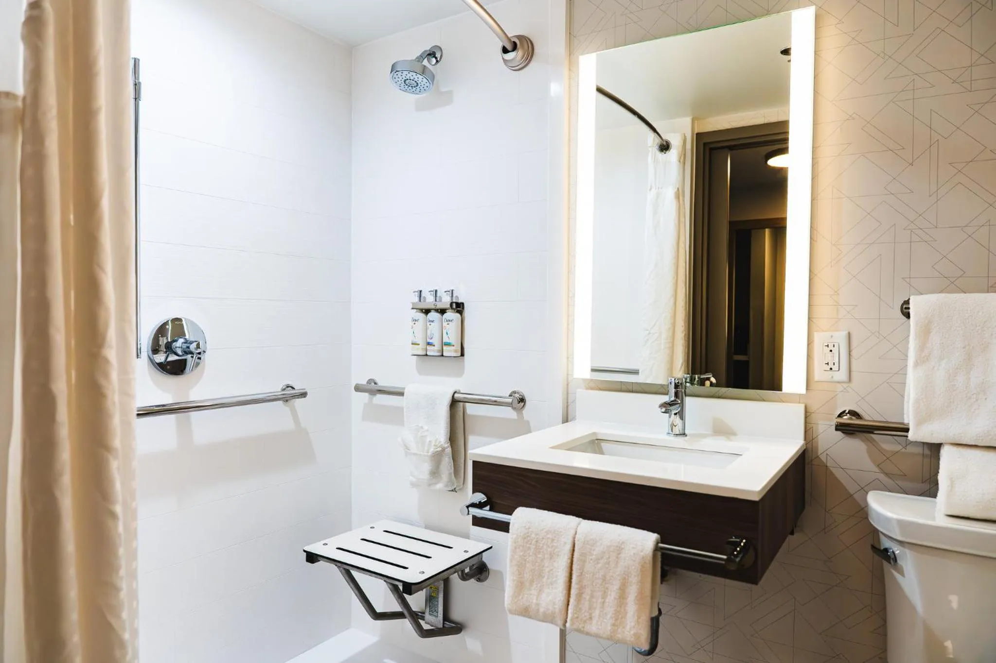 Photo of the whole room in Holiday Inn Express Frazer - Malvern by IHG