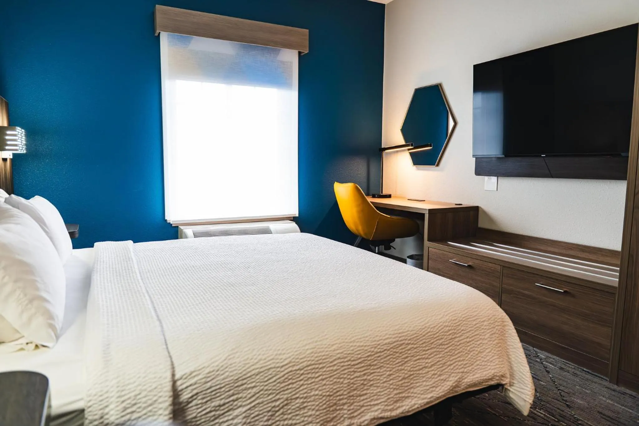 Photo of the whole room, Bed in Holiday Inn Express Frazer - Malvern by IHG