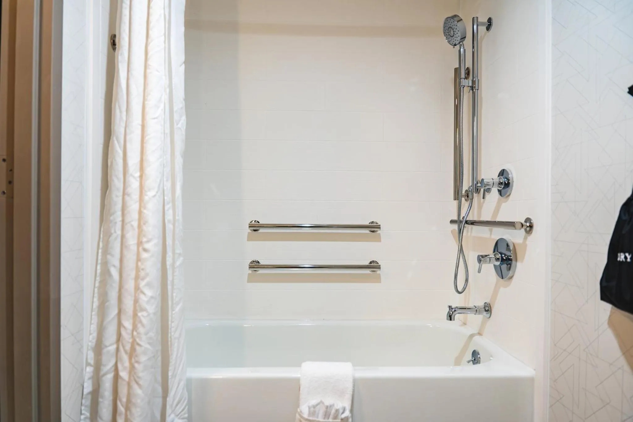 Photo of the whole room in Holiday Inn Express Frazer - Malvern by IHG