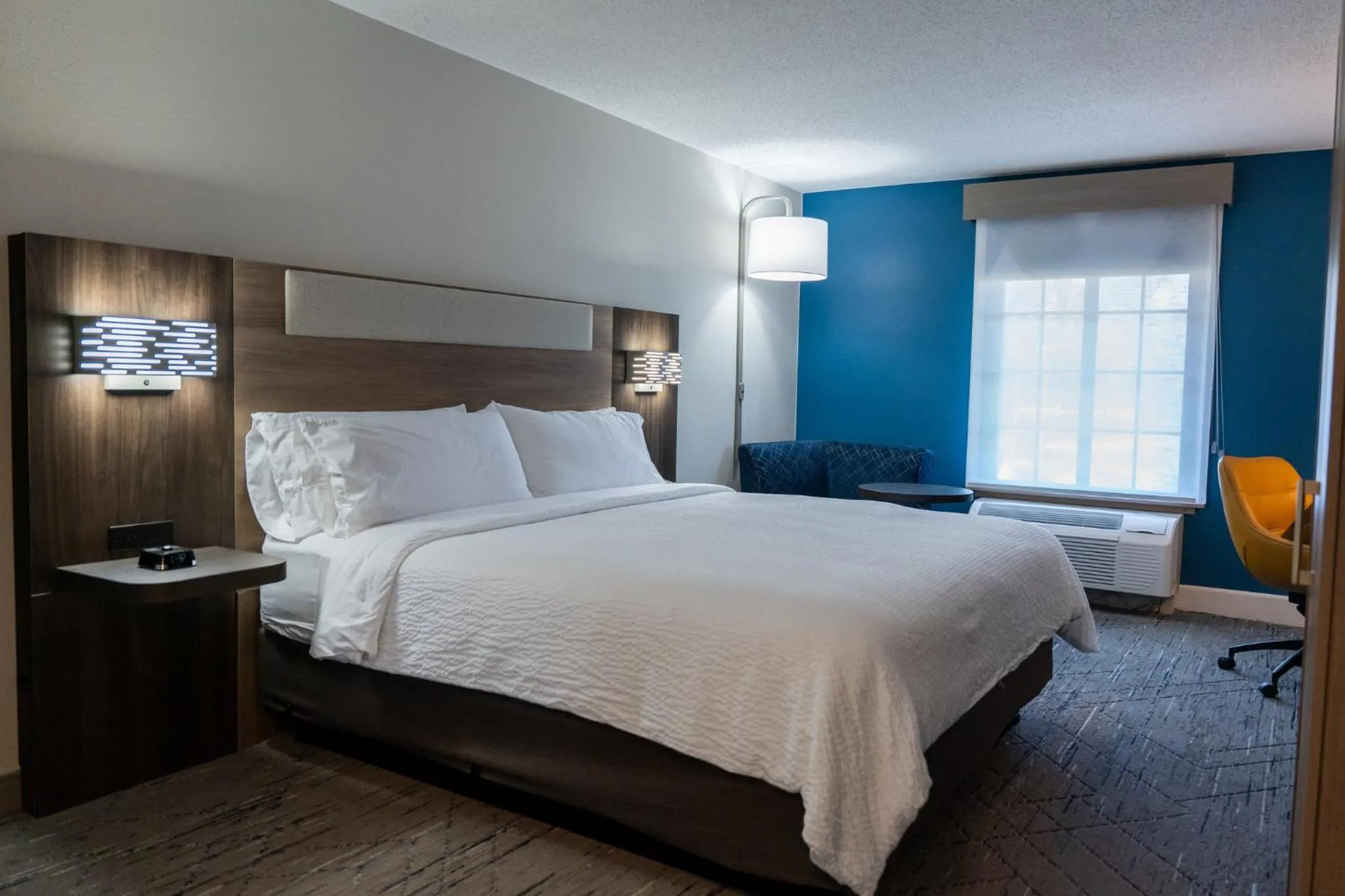 Photo of the whole room, Bed in Holiday Inn Express Frazer - Malvern by IHG