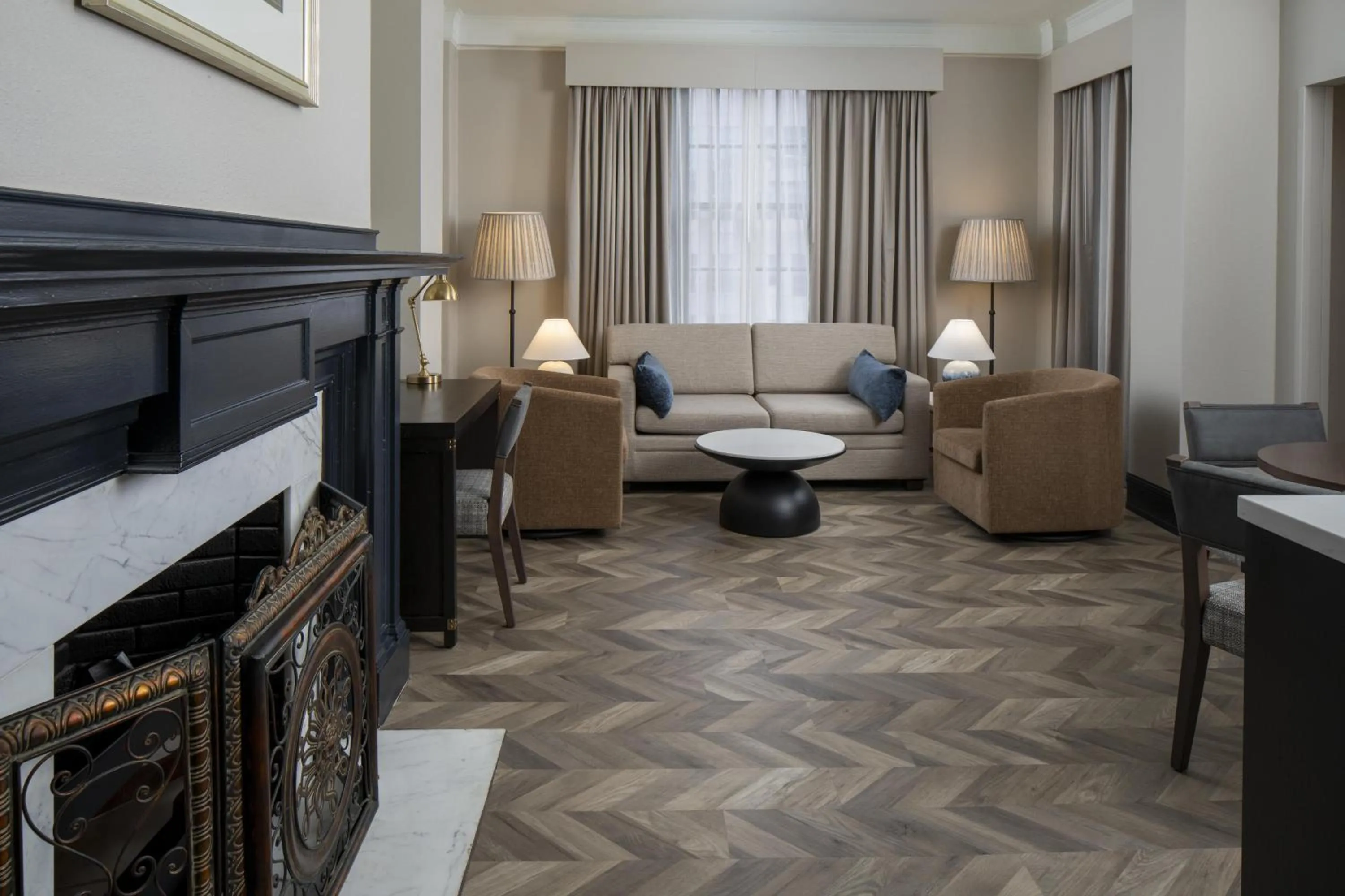 Living room in Hampton Inn & Suites Birmingham-Downtown-Tutwiler