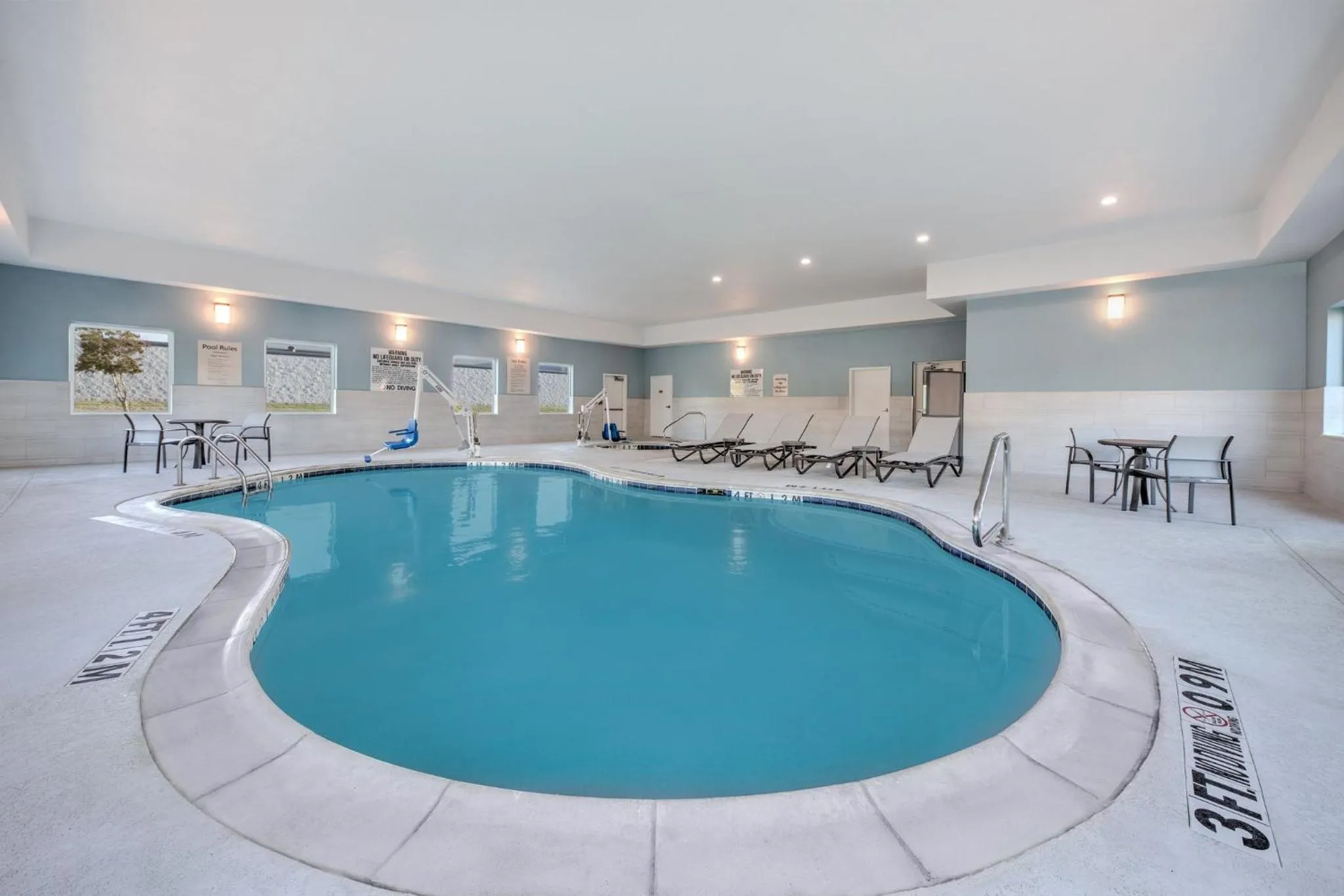 Swimming pool in Holiday Inn Express Hotel & Suites Dallas West by IHG
