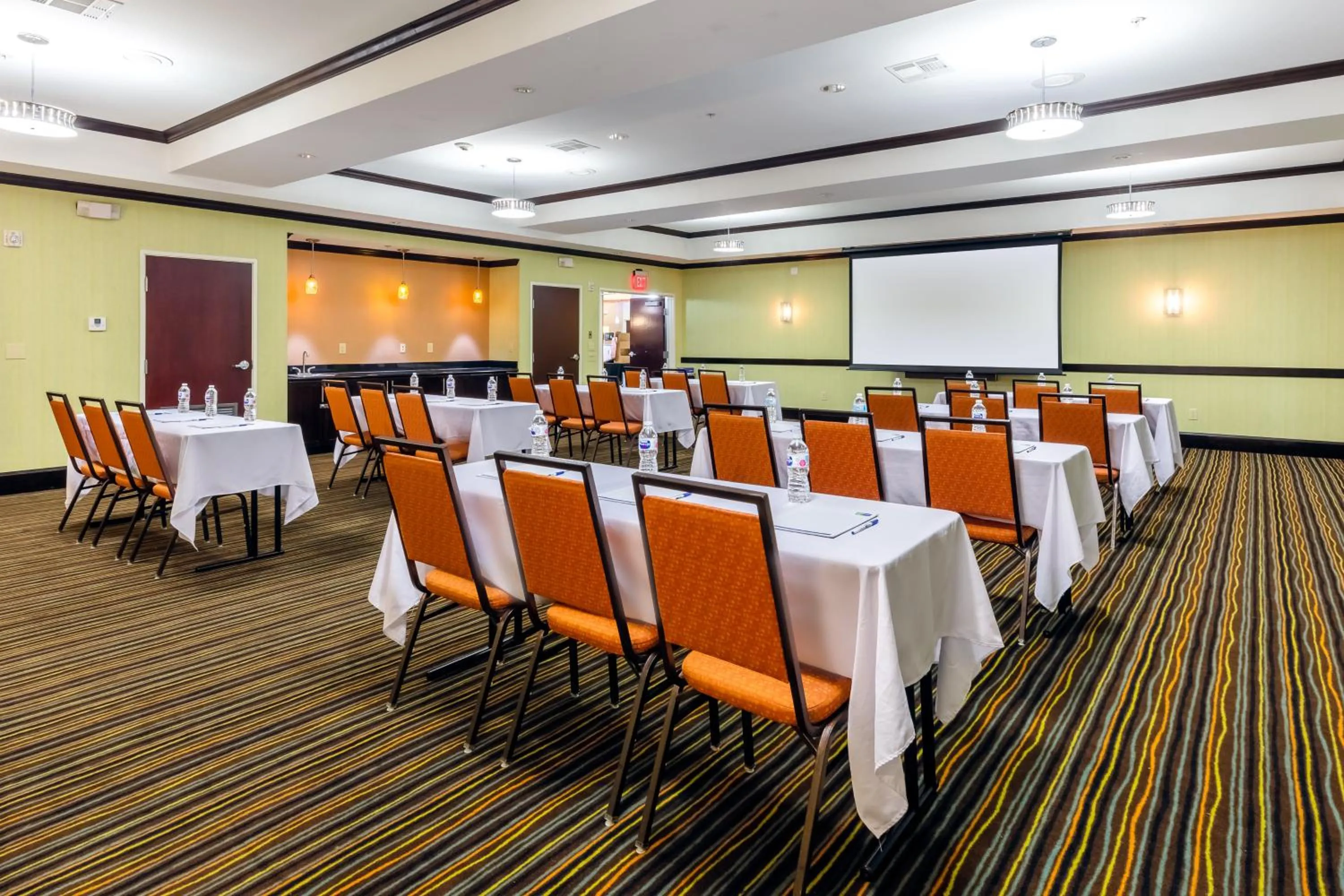 Meeting/conference room in Holiday Inn Express Hotel & Suites Dallas West by IHG