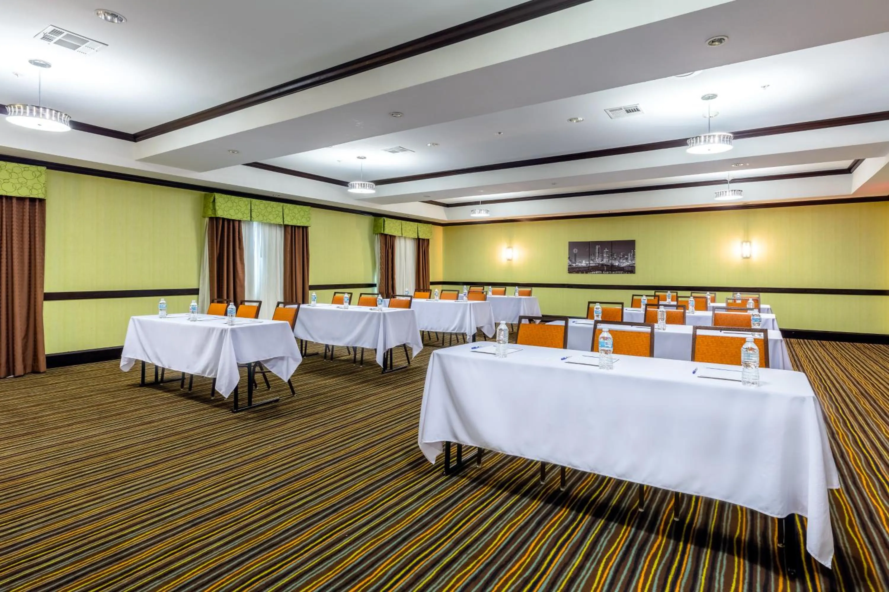 Meeting/conference room in Holiday Inn Express Hotel & Suites Dallas West by IHG