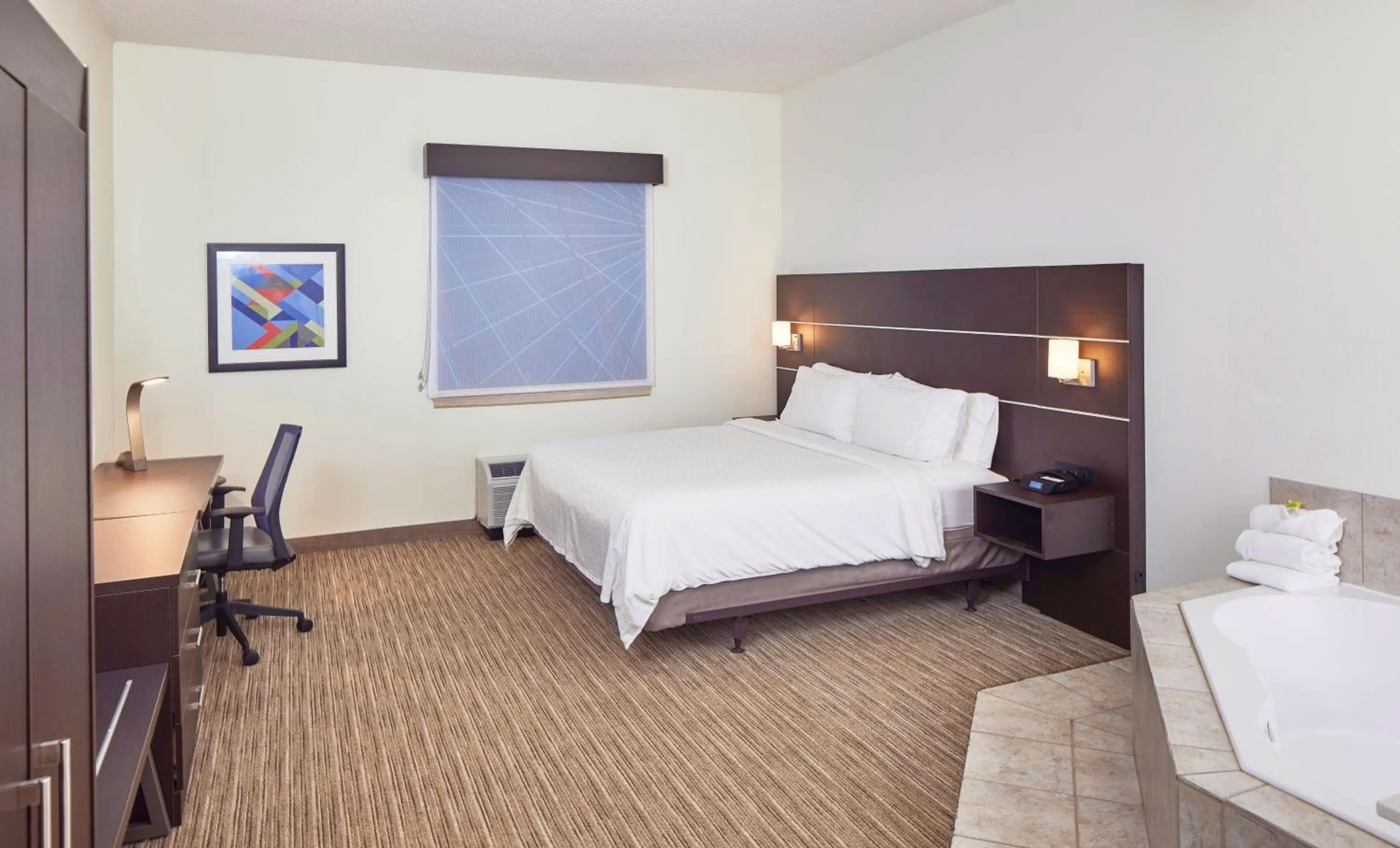 Photo of the whole room, Bed in Holiday Inn Express Hotel & Suites- Gadsden by IHG
