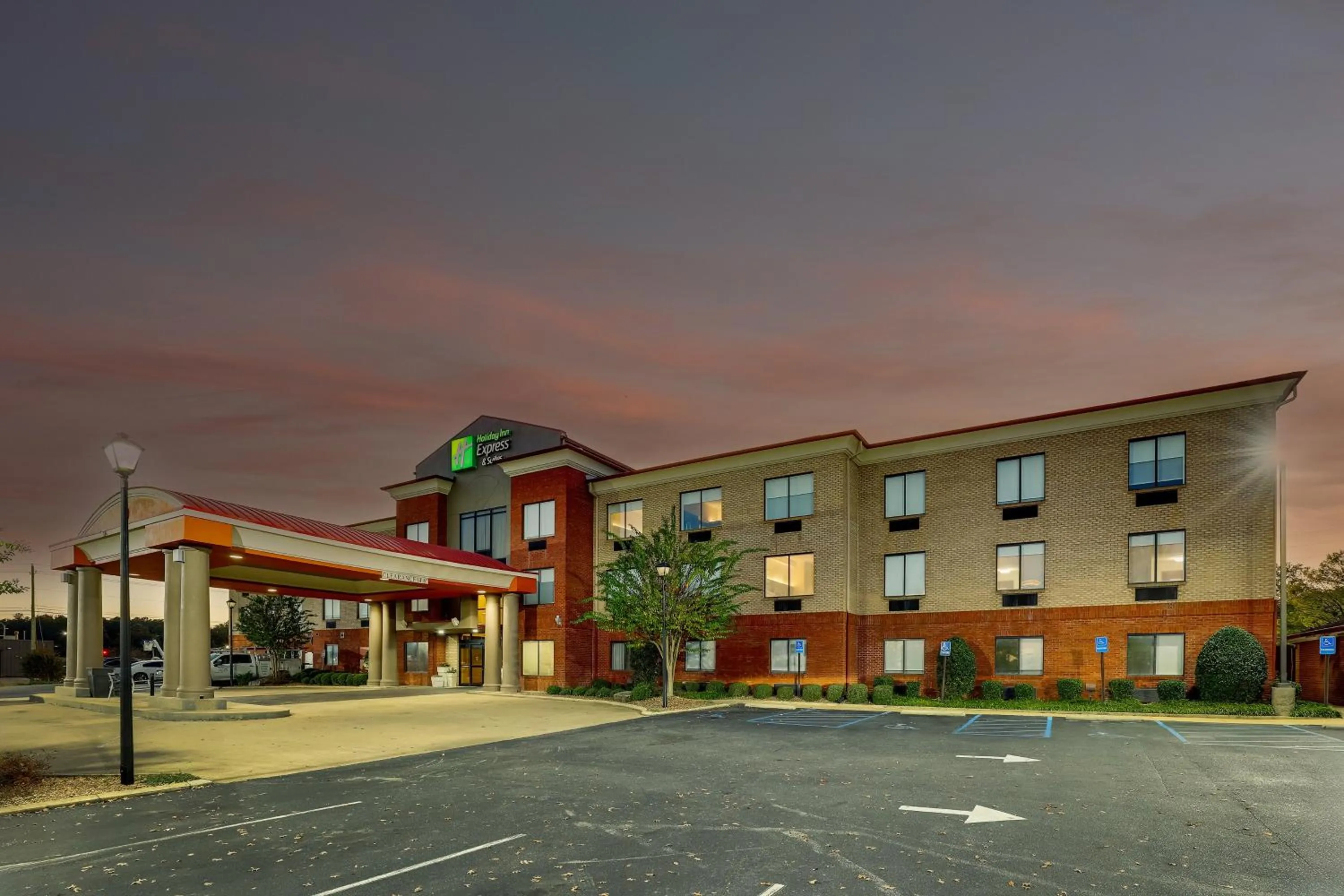 Property building in Holiday Inn Express Hotel & Suites- Gadsden by IHG