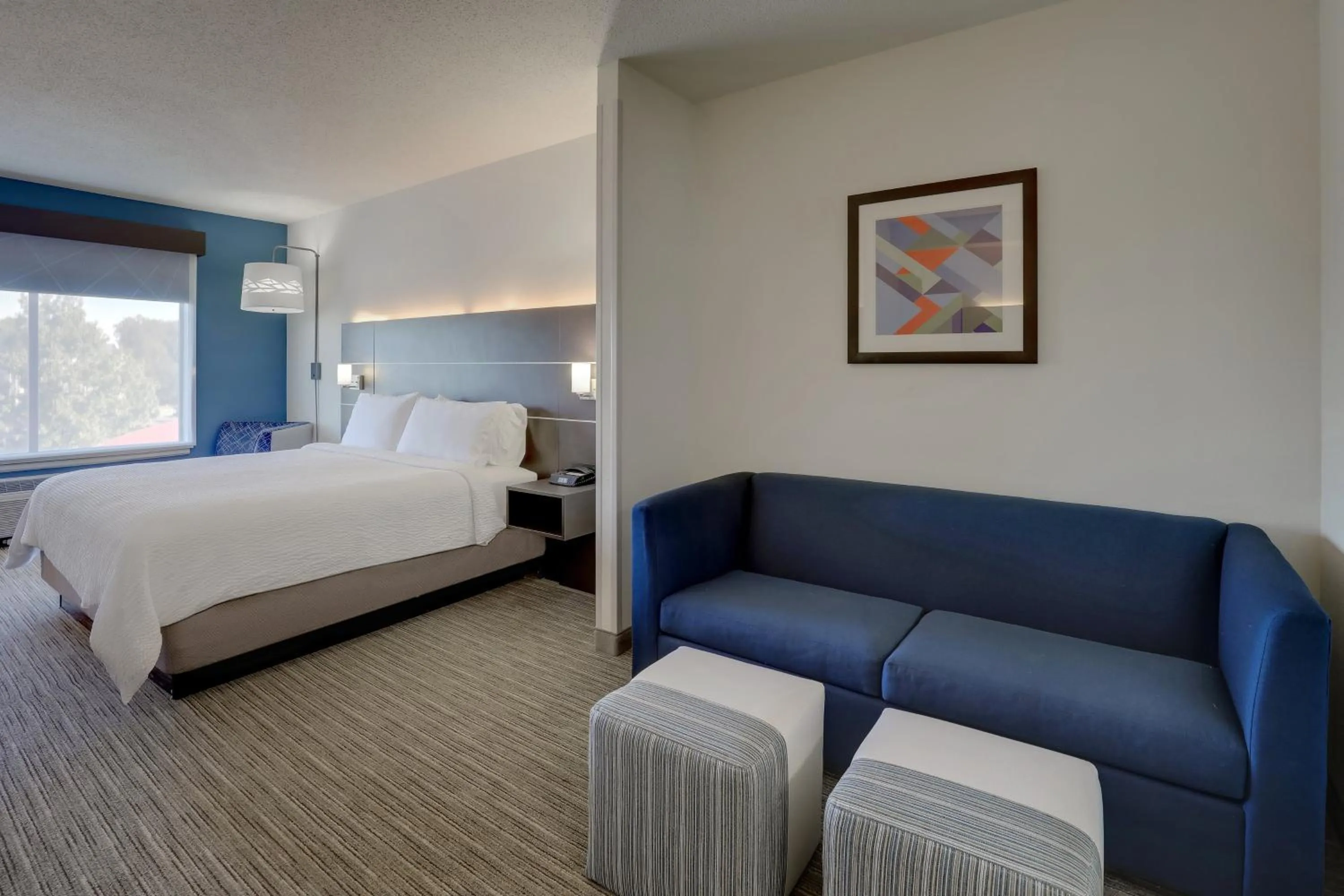 Photo of the whole room, Bed in Holiday Inn Express Hotel & Suites- Gadsden by IHG