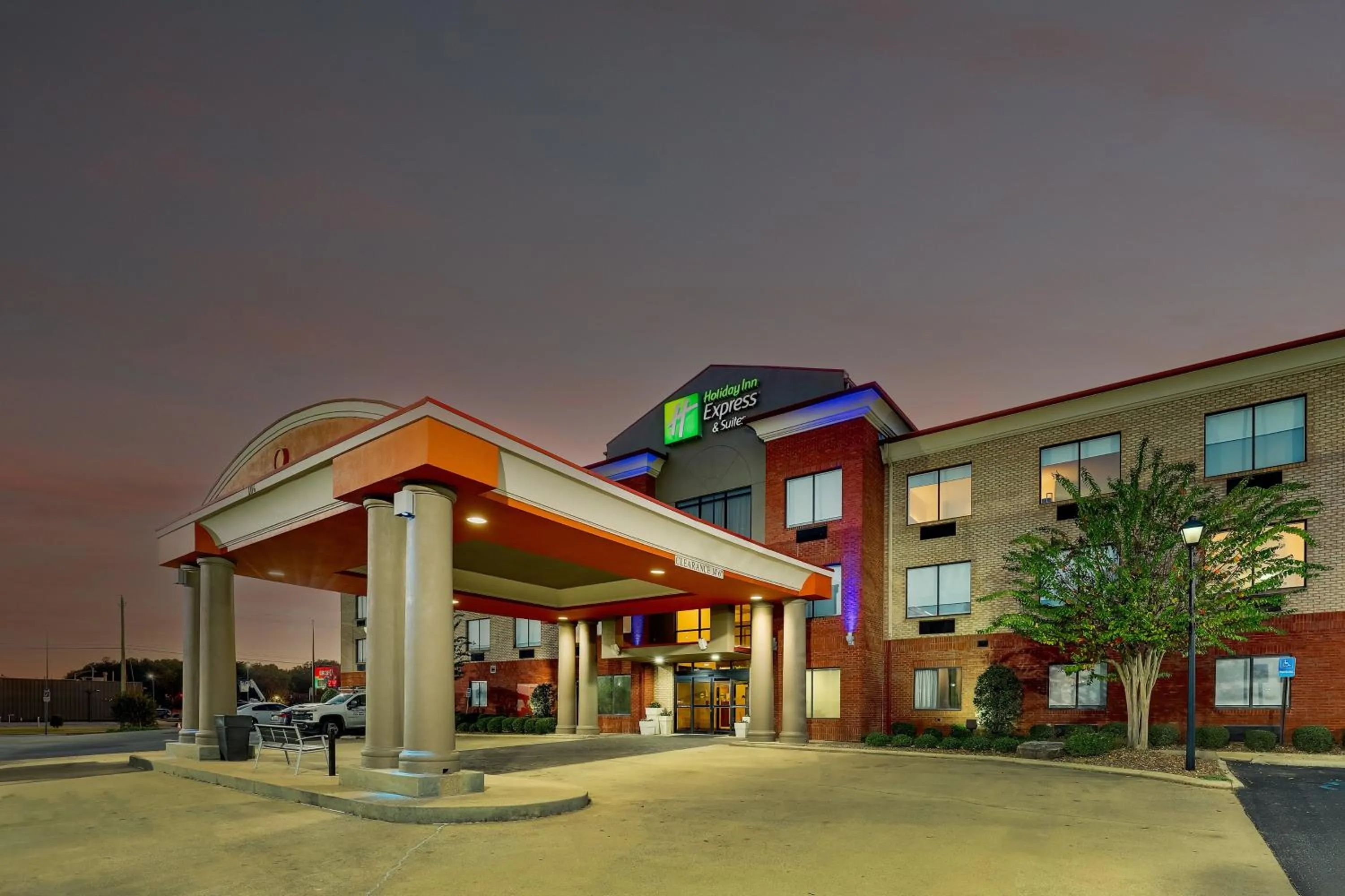 Property building in Holiday Inn Express Hotel & Suites- Gadsden by IHG
