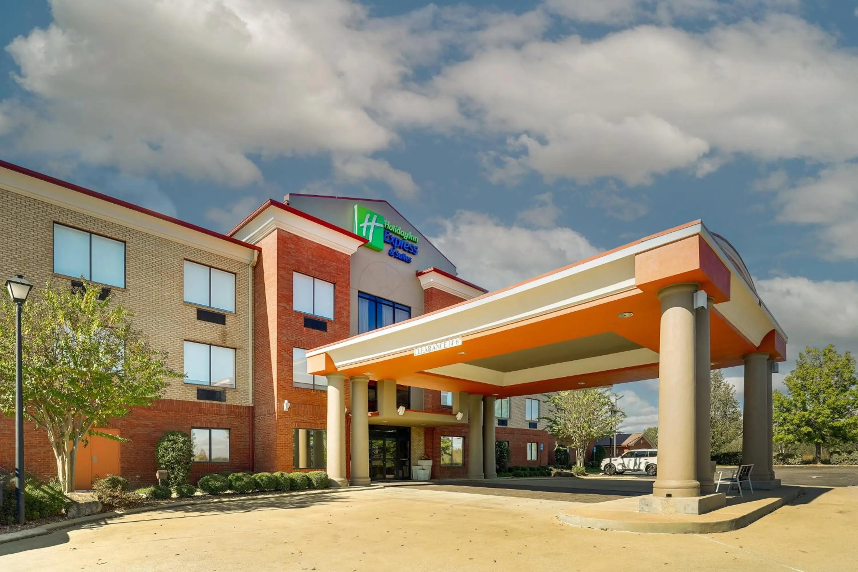 Property building in Holiday Inn Express Hotel & Suites- Gadsden by IHG