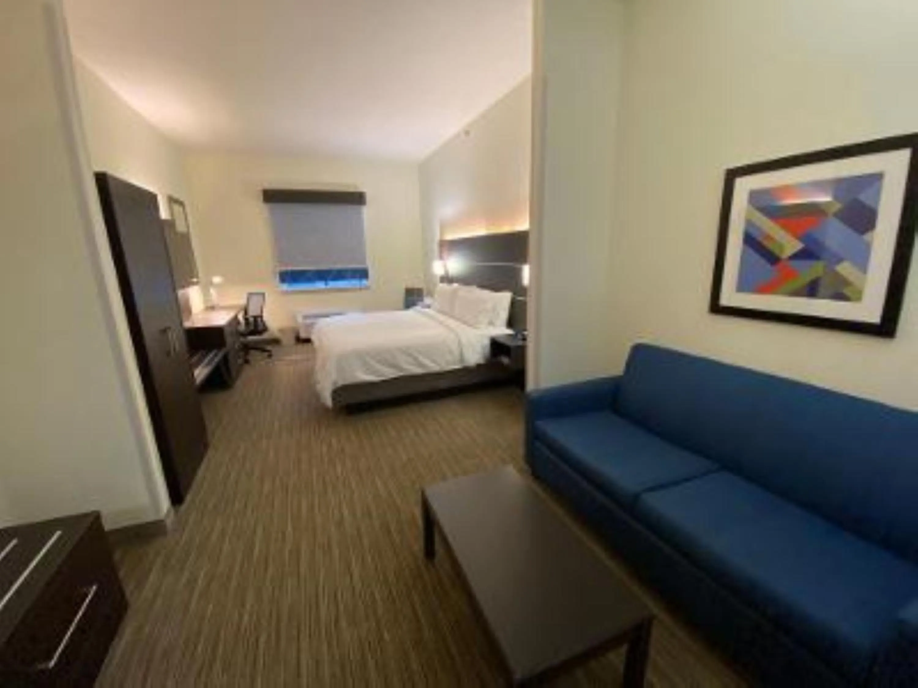 Photo of the whole room, Bed in Holiday Inn Express Hotel & Suites- Gadsden by IHG