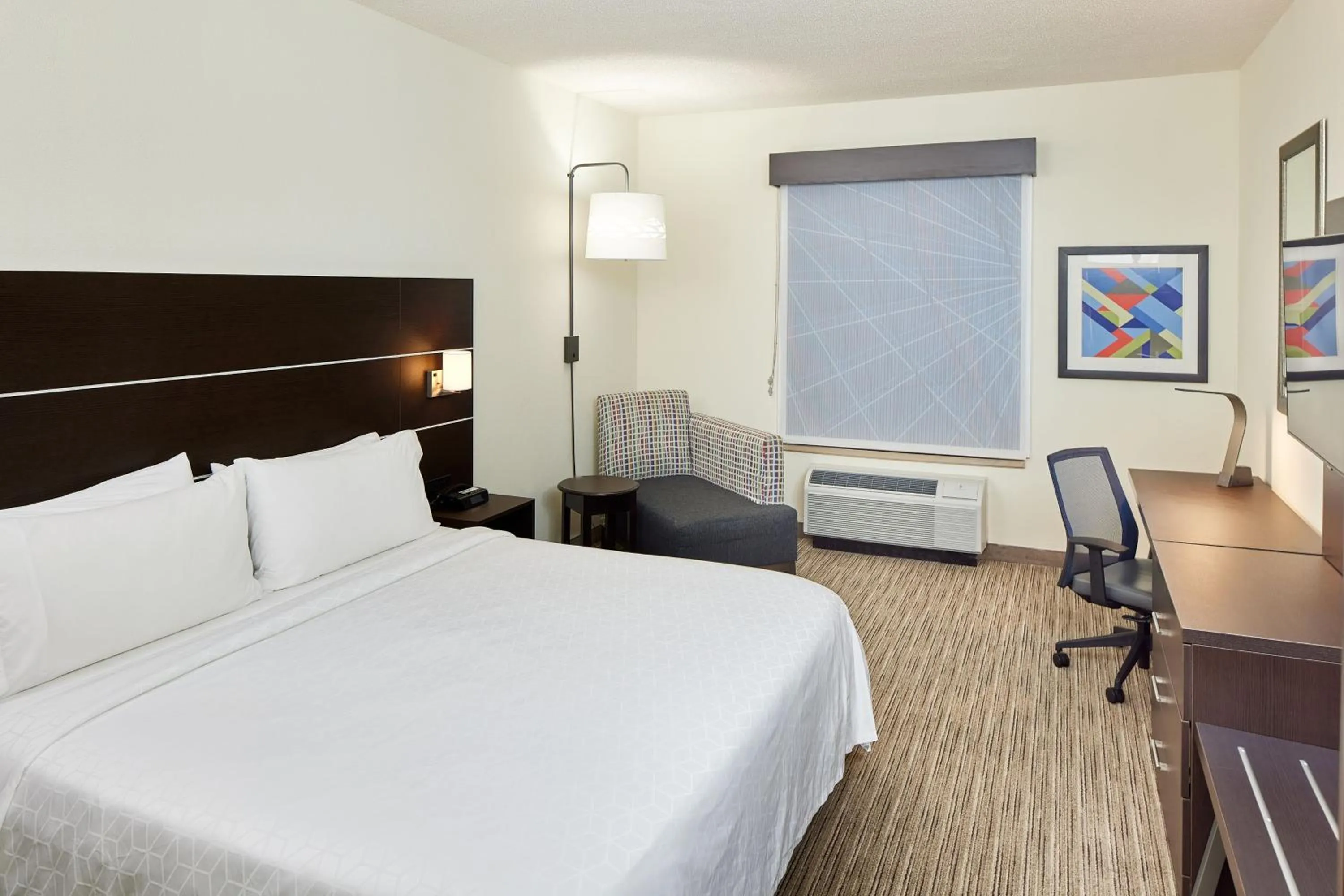 Photo of the whole room, Bed in Holiday Inn Express Hotel & Suites- Gadsden by IHG