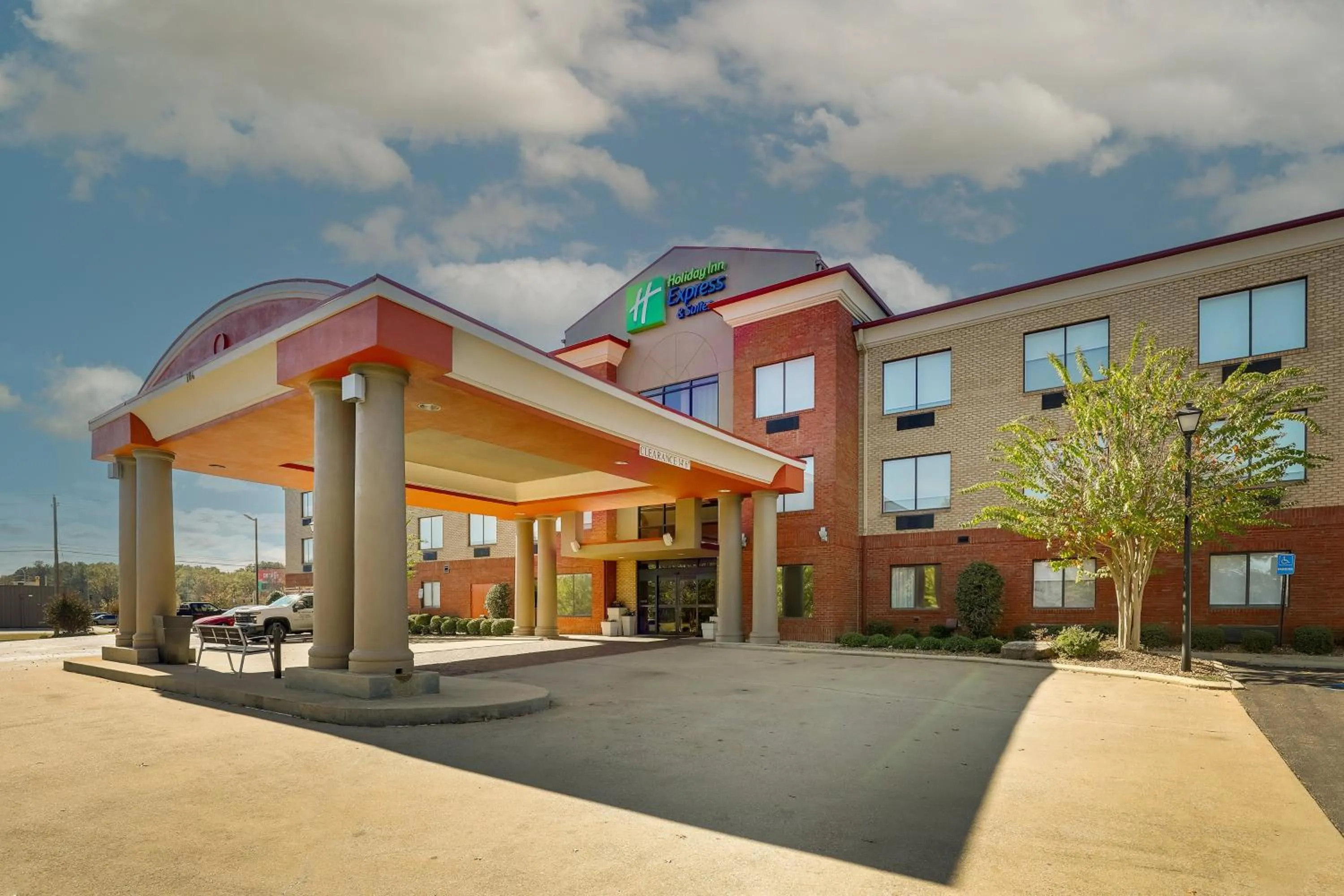 Property building in Holiday Inn Express Hotel & Suites- Gadsden by IHG