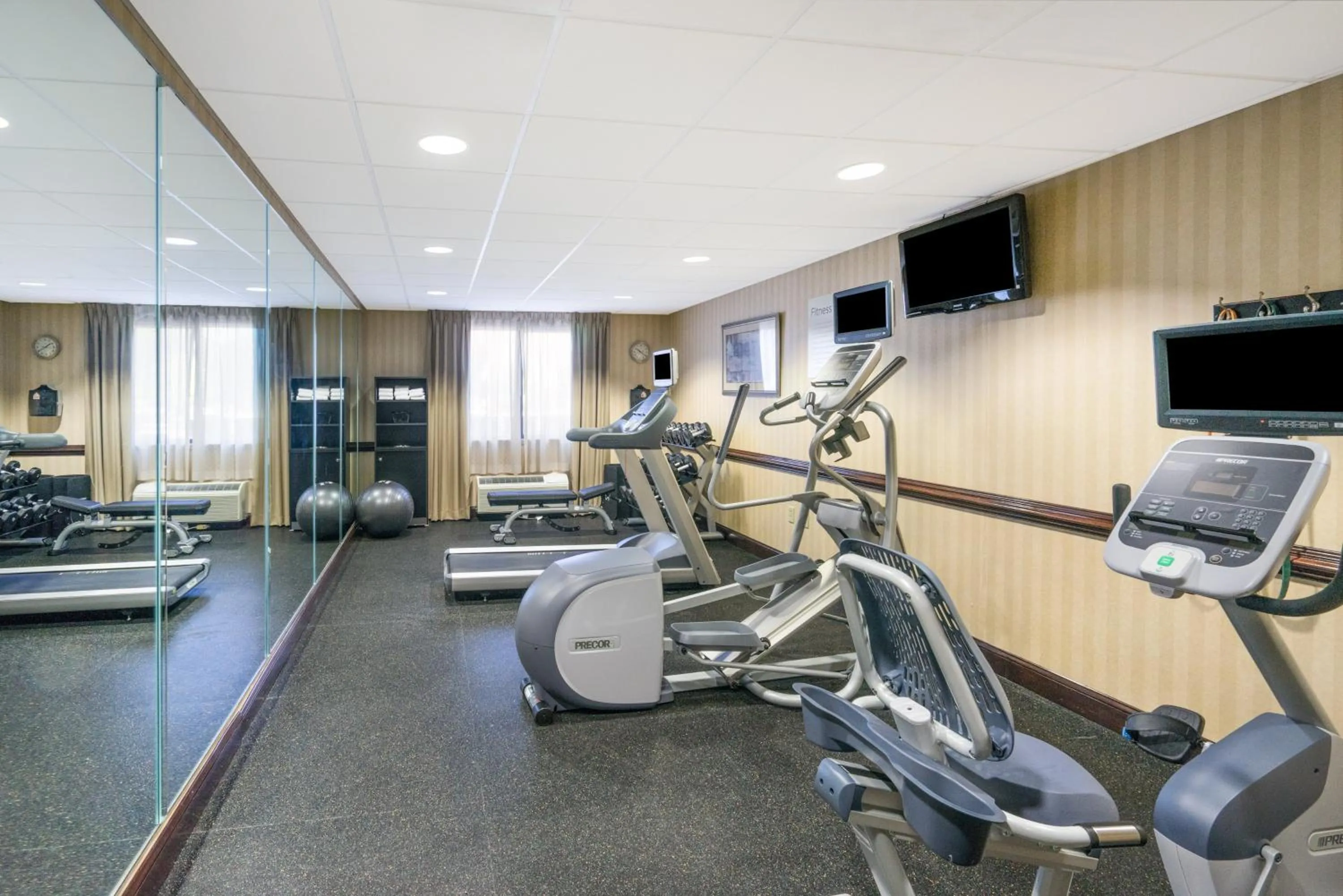Fitness centre/facilities in Holiday Inn Express Hotel & Suites- Gadsden by IHG