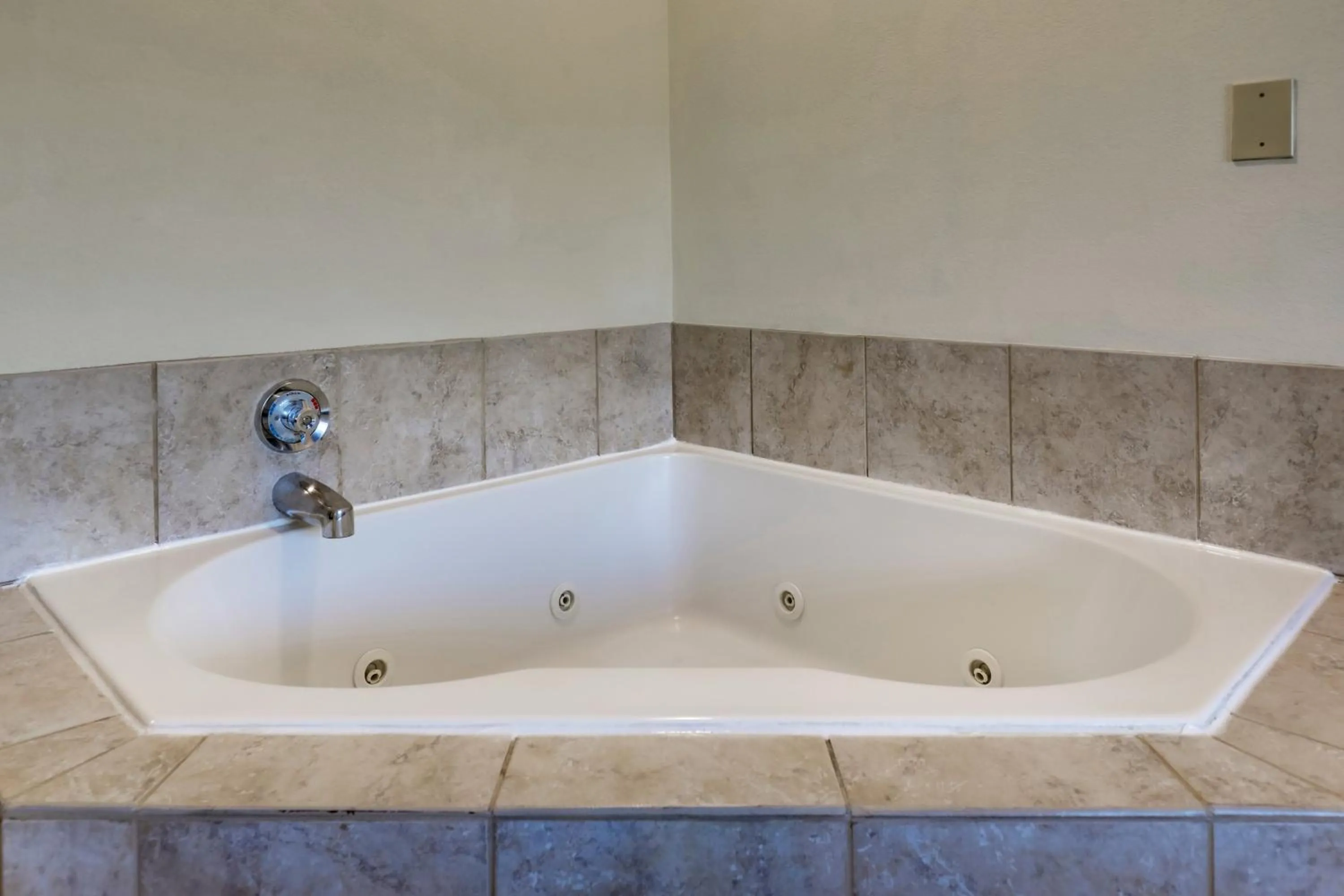 Photo of the whole room in Holiday Inn Express Hotel & Suites- Gadsden by IHG