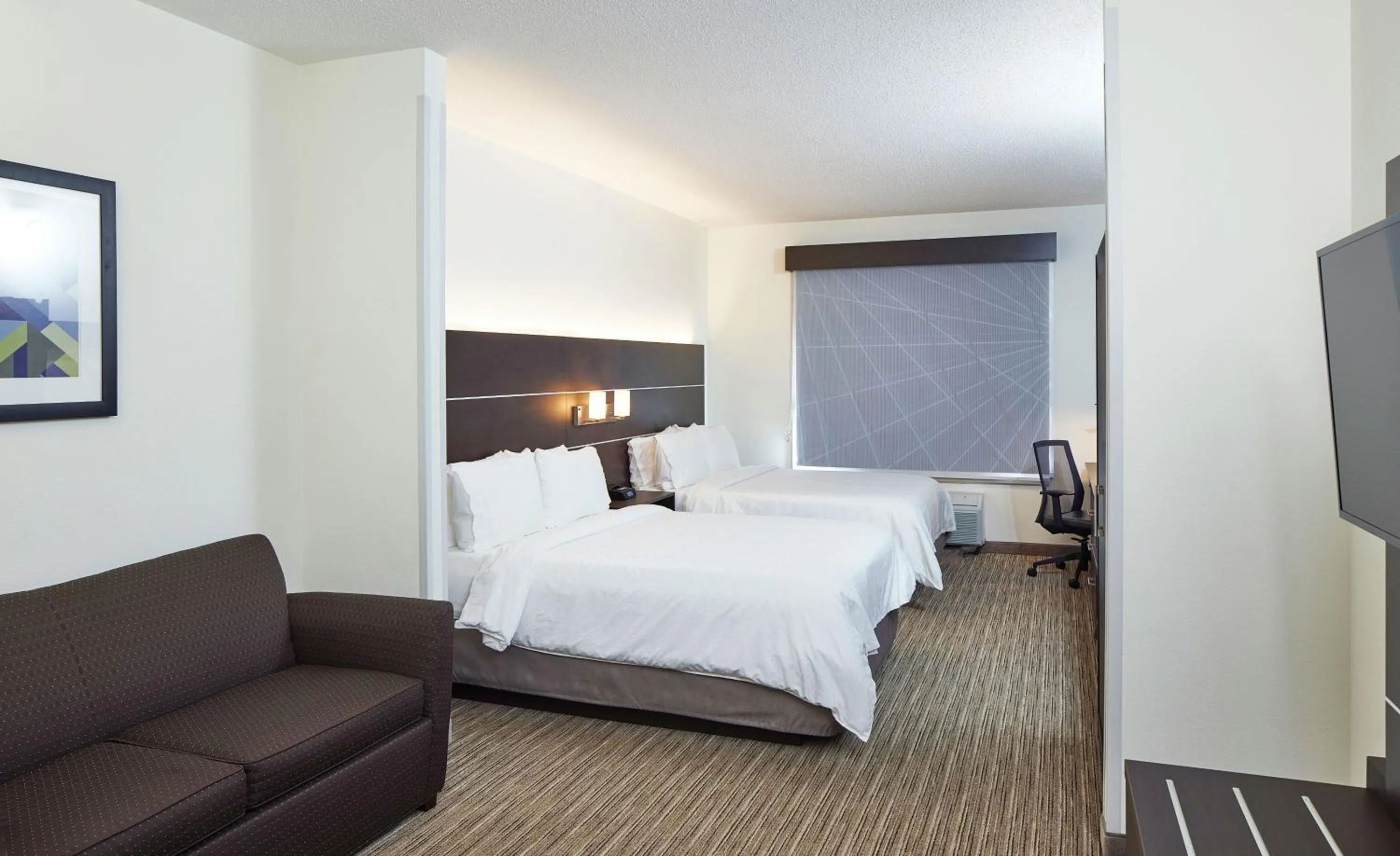 Photo of the whole room, Bed in Holiday Inn Express Hotel & Suites- Gadsden by IHG