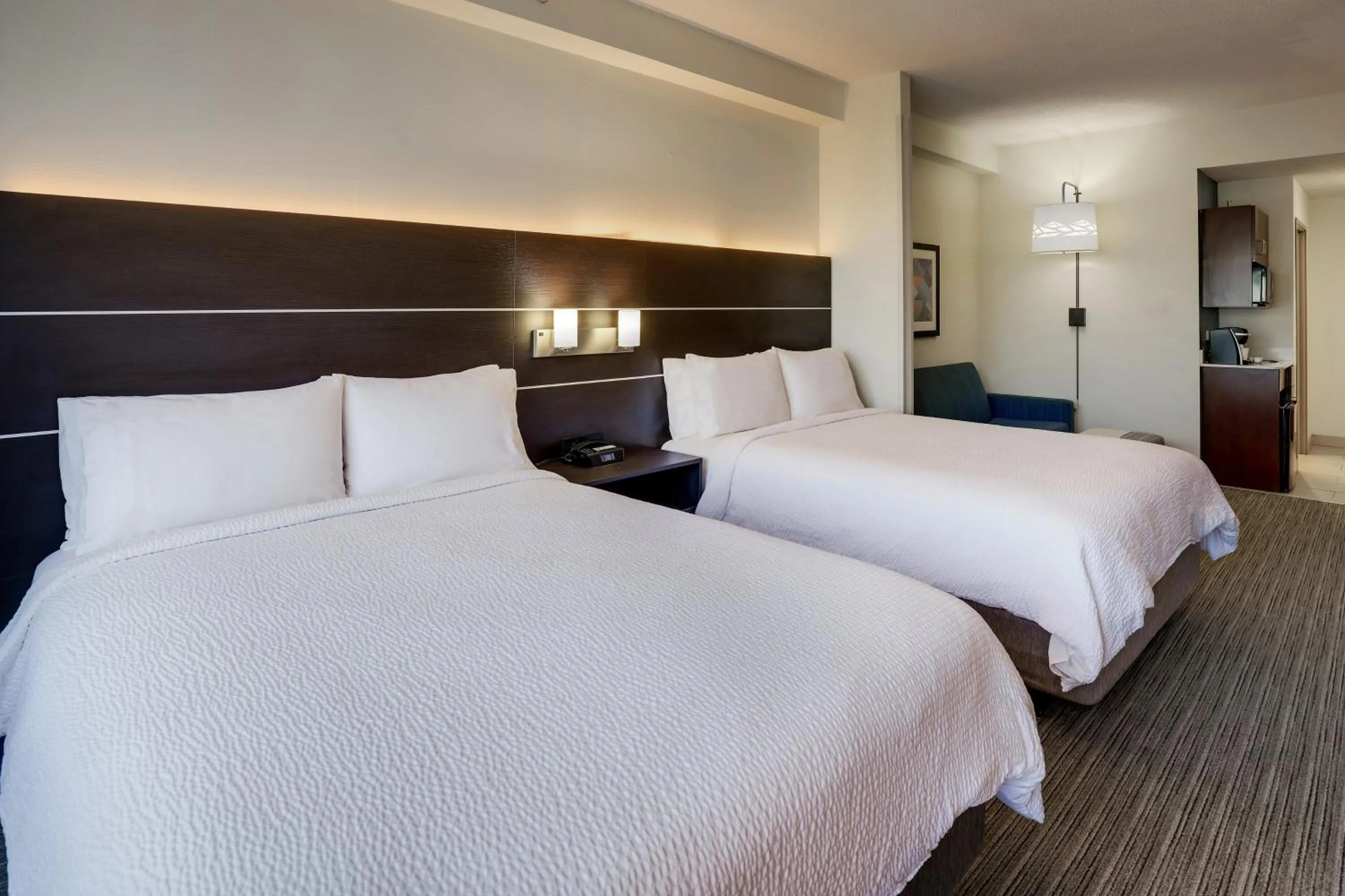 Photo of the whole room, Bed in Holiday Inn Express Hotel & Suites- Gadsden by IHG