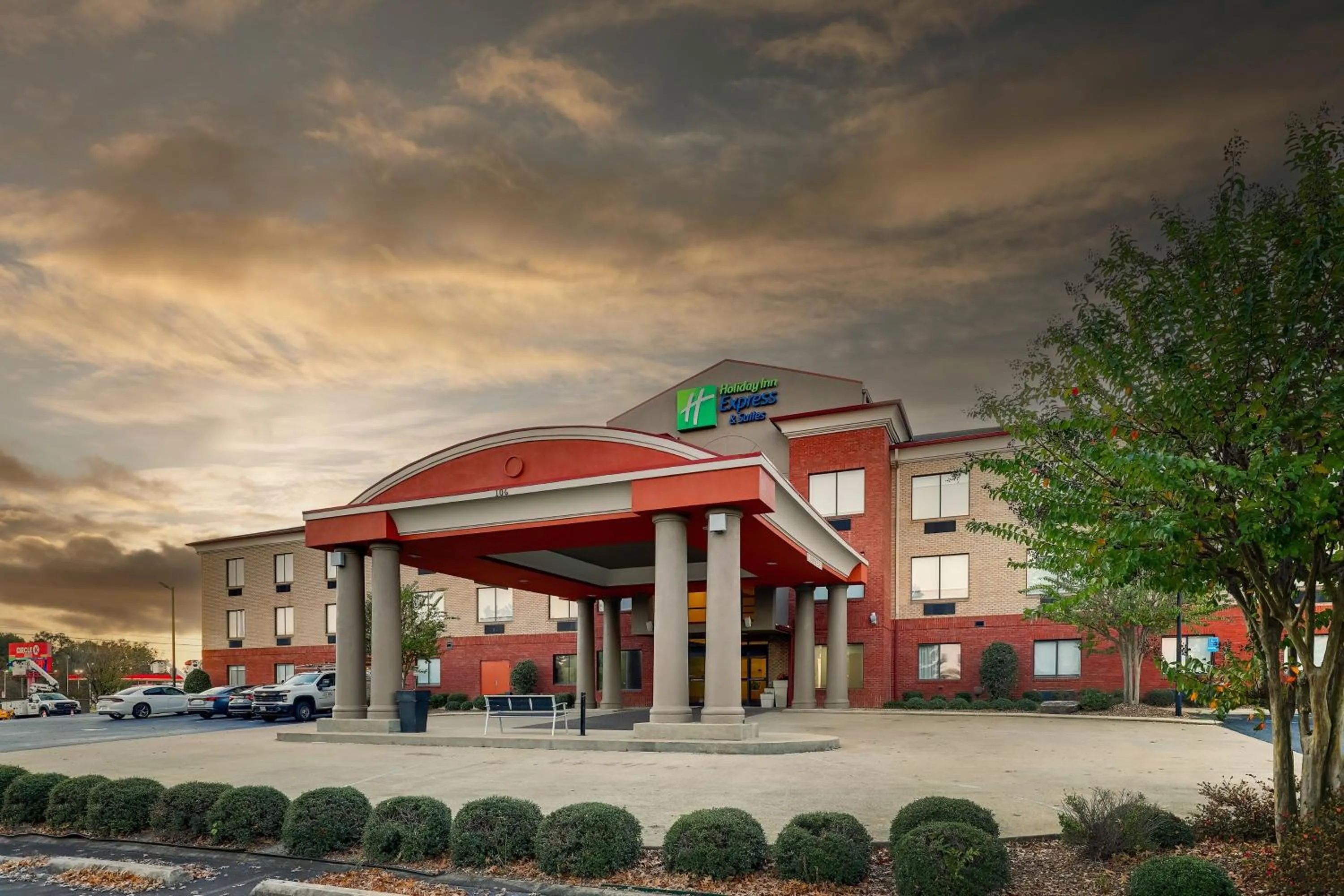 Property building in Holiday Inn Express Hotel & Suites- Gadsden by IHG