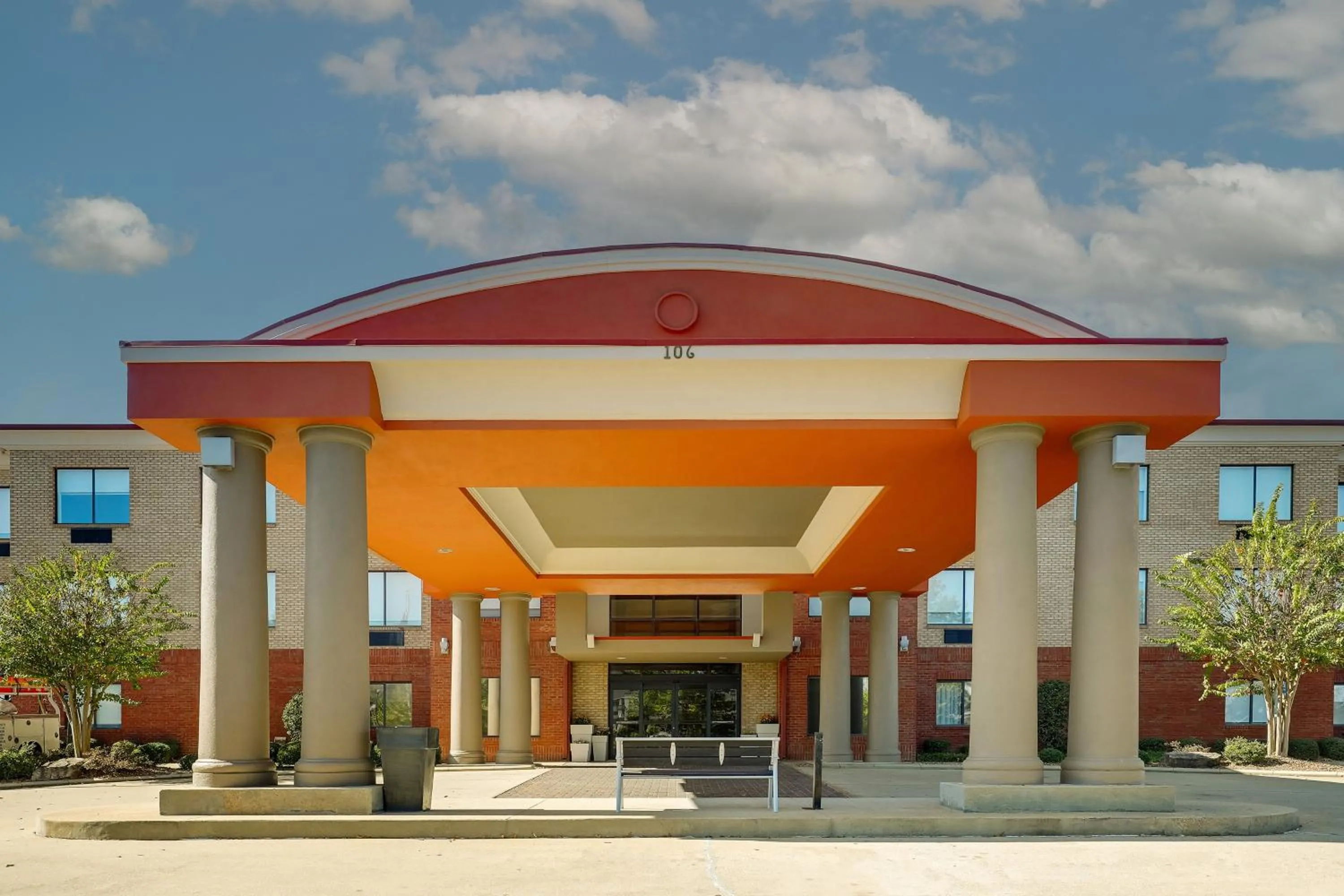 Property building in Holiday Inn Express Hotel & Suites- Gadsden by IHG