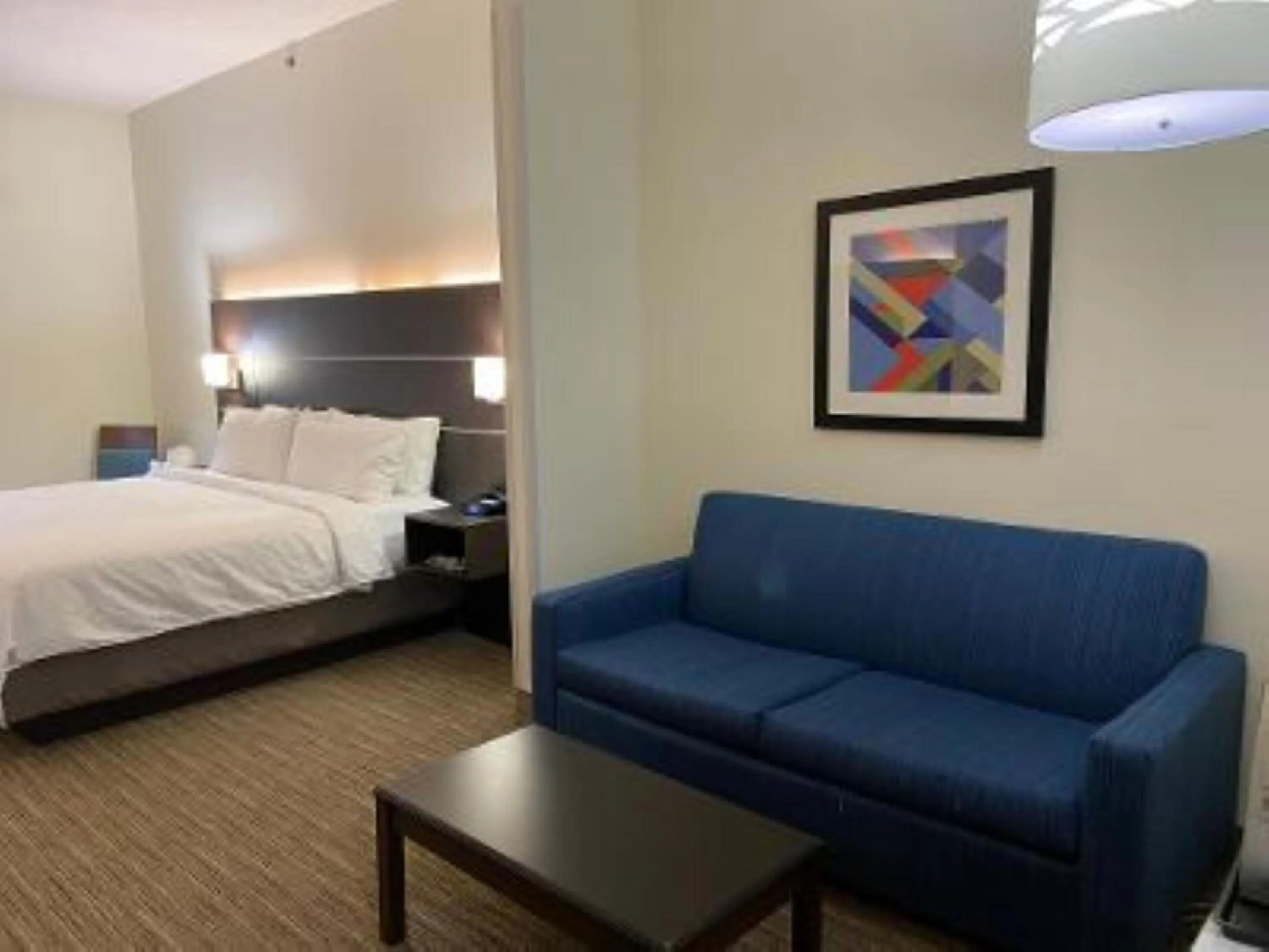 Photo of the whole room, Bed in Holiday Inn Express Hotel & Suites- Gadsden by IHG