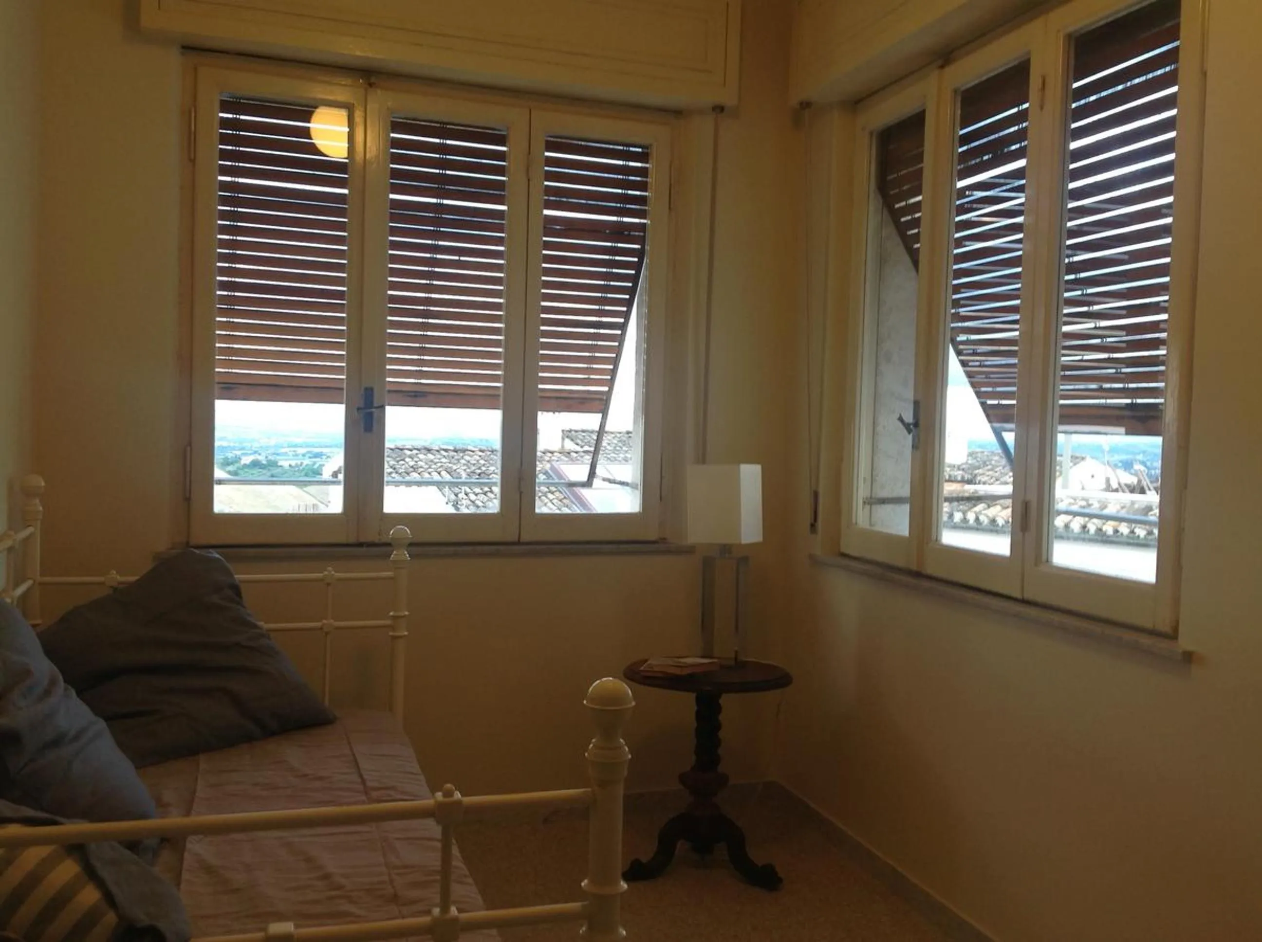 Area and facilities in BellaVista Bike Stop