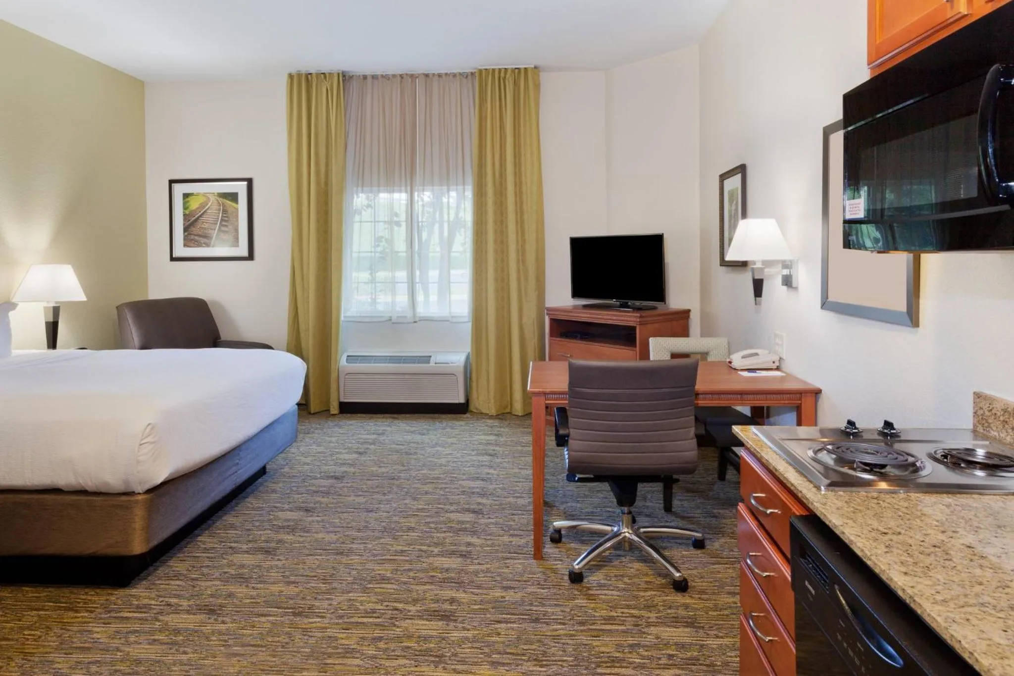 Photo of the whole room, Bed in Candlewood Suites Eastchase Park by IHG