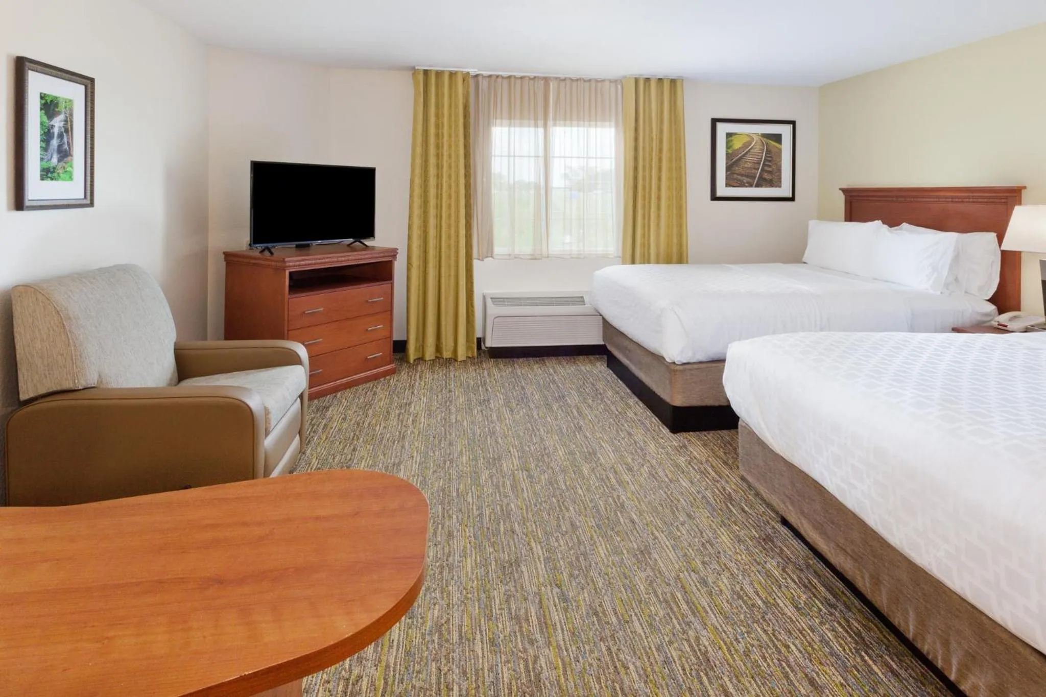 Photo of the whole room, Bed in Candlewood Suites Eastchase Park by IHG