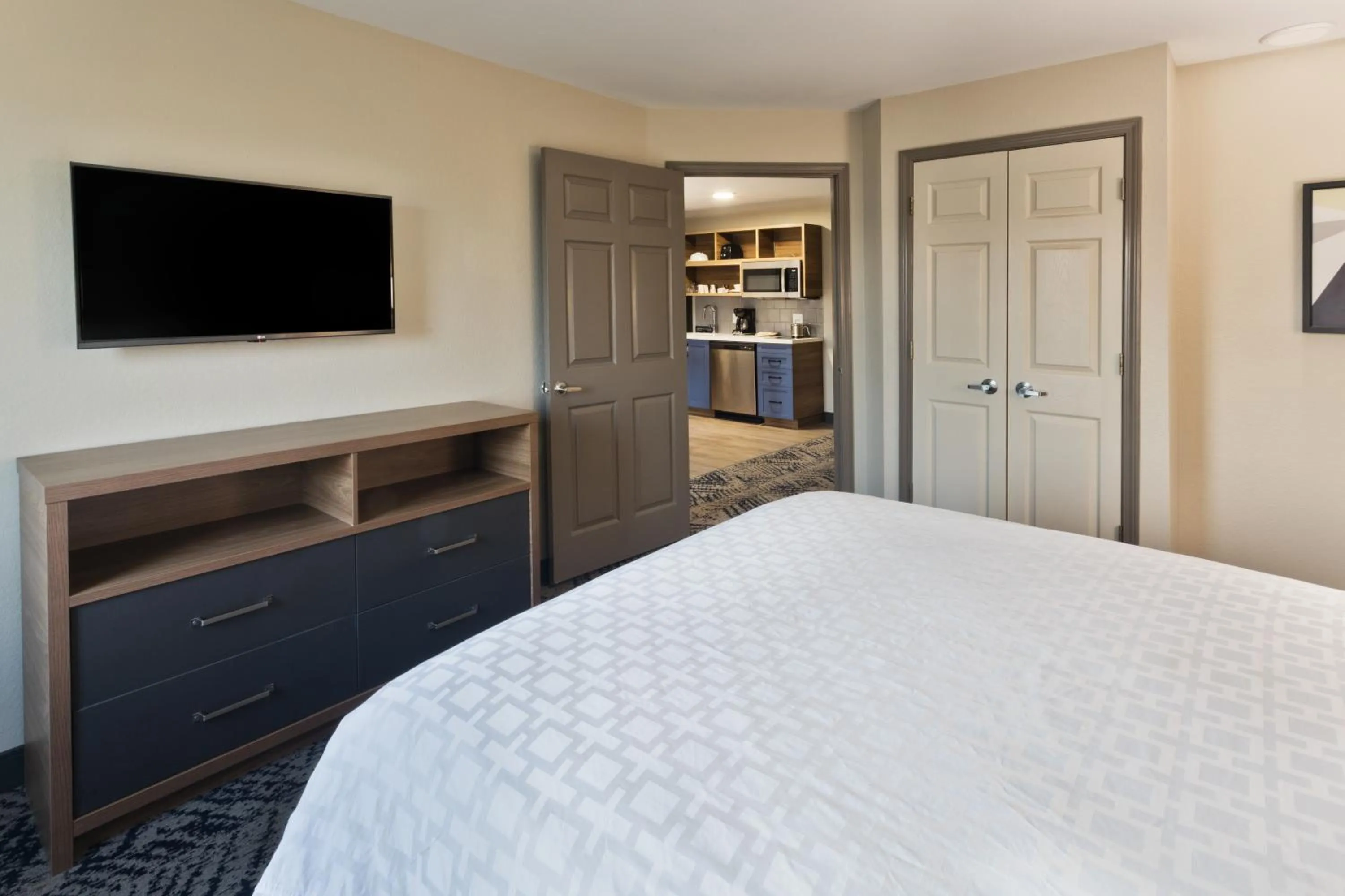 Bed in Candlewood Suites Eastchase Park by IHG