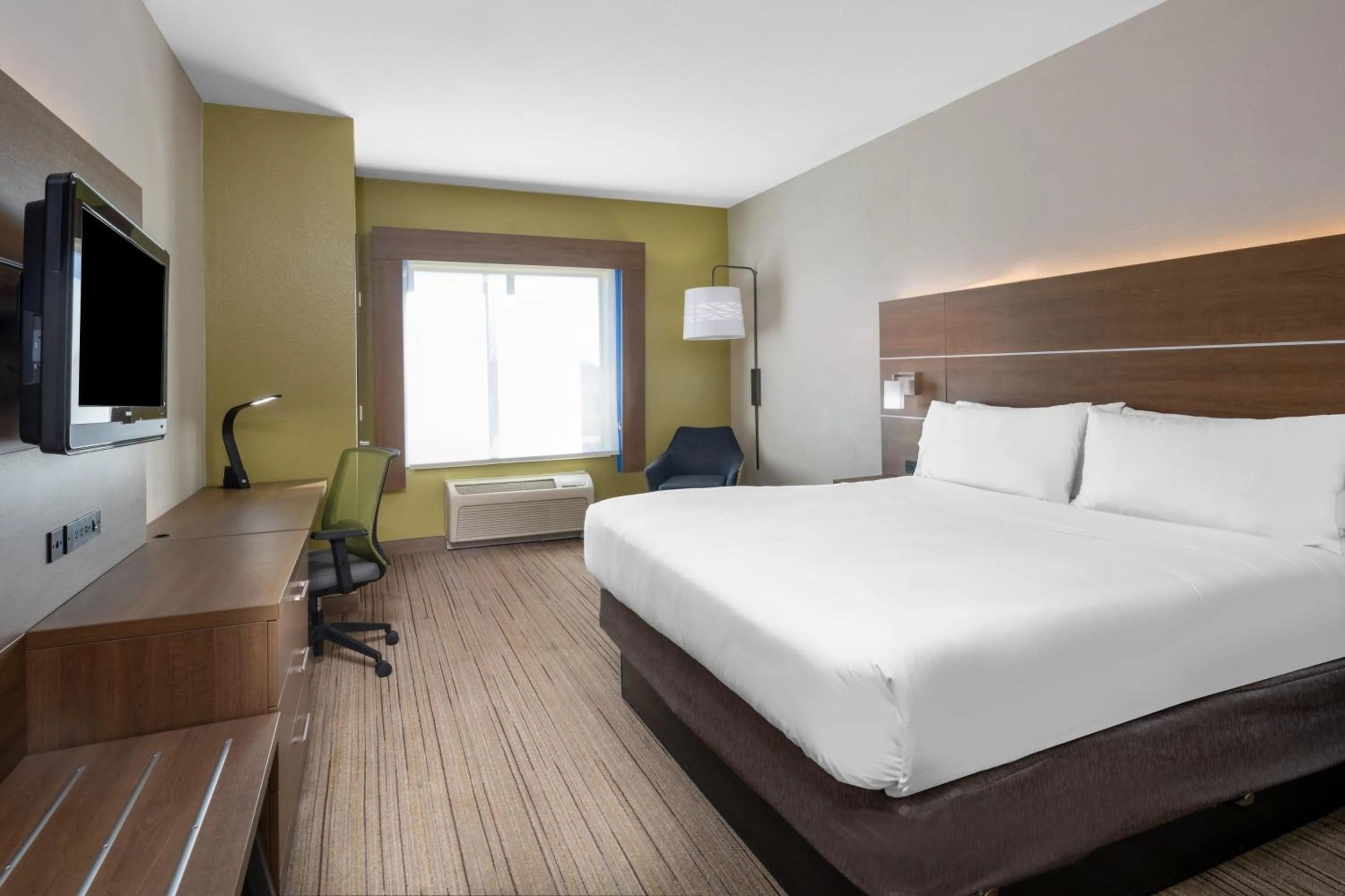 Photo of the whole room, Bed in Holiday Inn Express & Suites Dallas East - Fair Park by IHG
