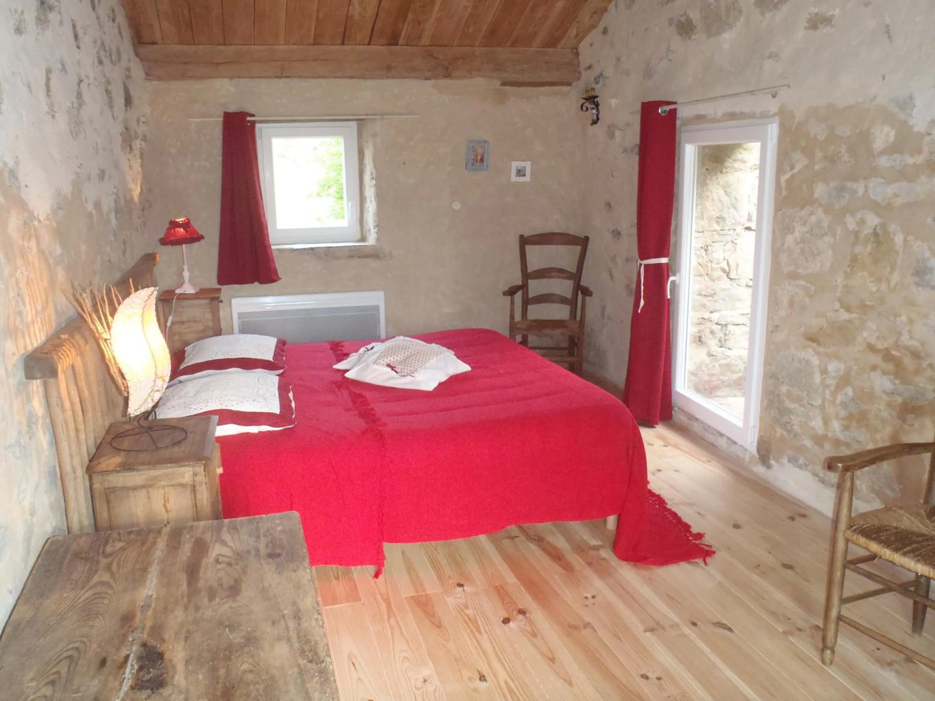 Bed in chambres du Domaine de Bombes