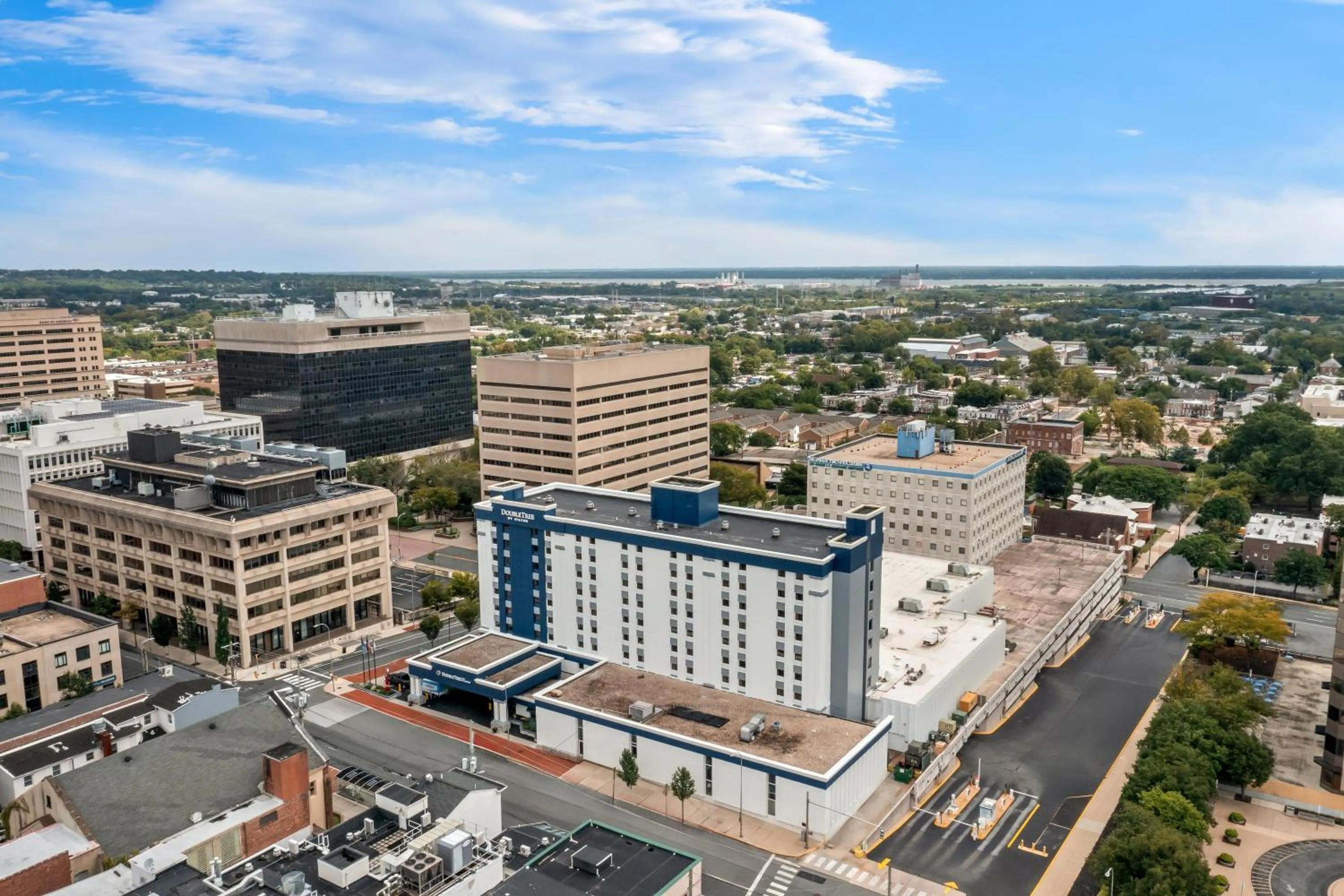 Property building in DoubleTree by Hilton Downtown Wilmington - Legal District