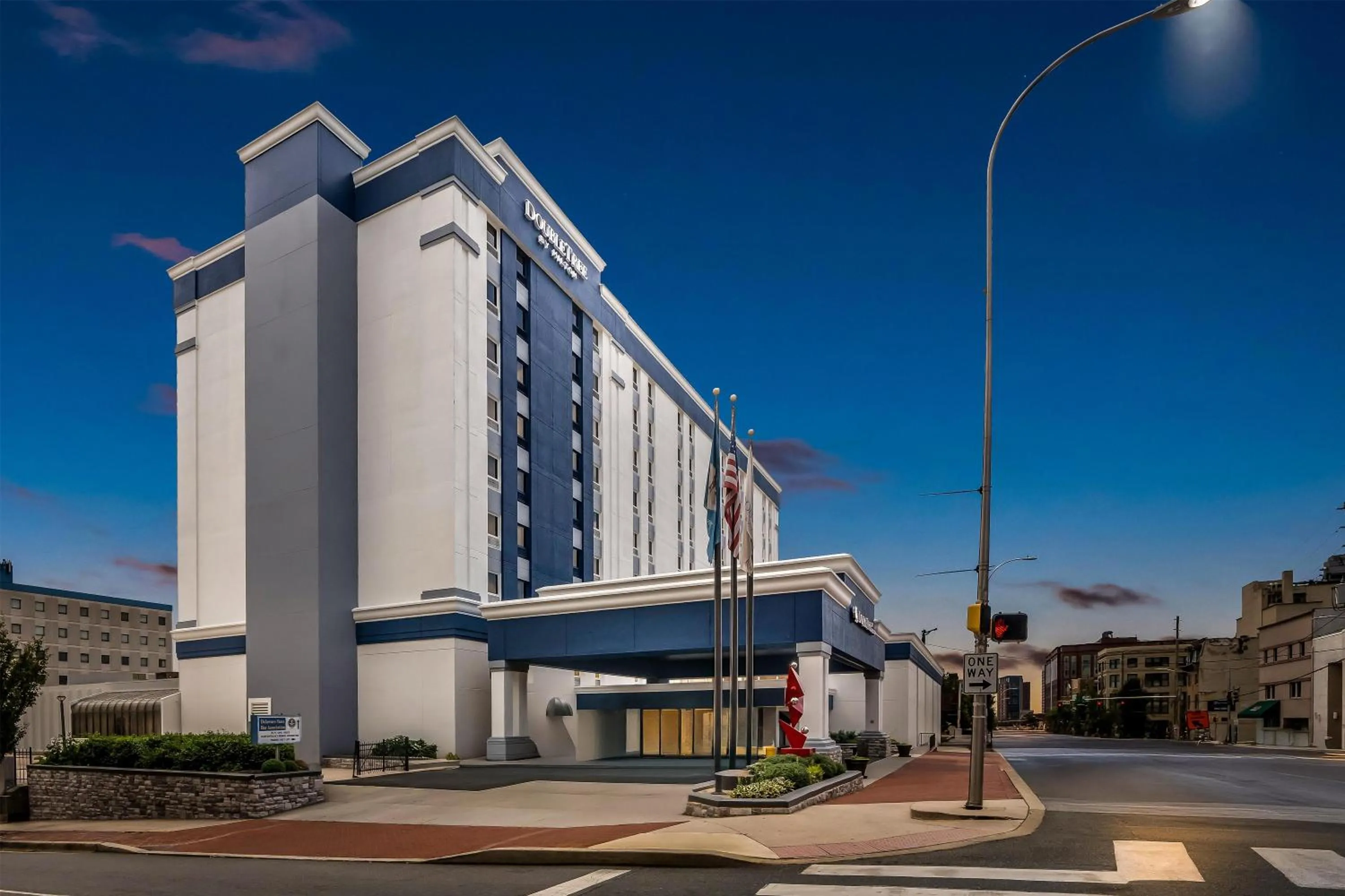 Property building in DoubleTree by Hilton Downtown Wilmington - Legal District