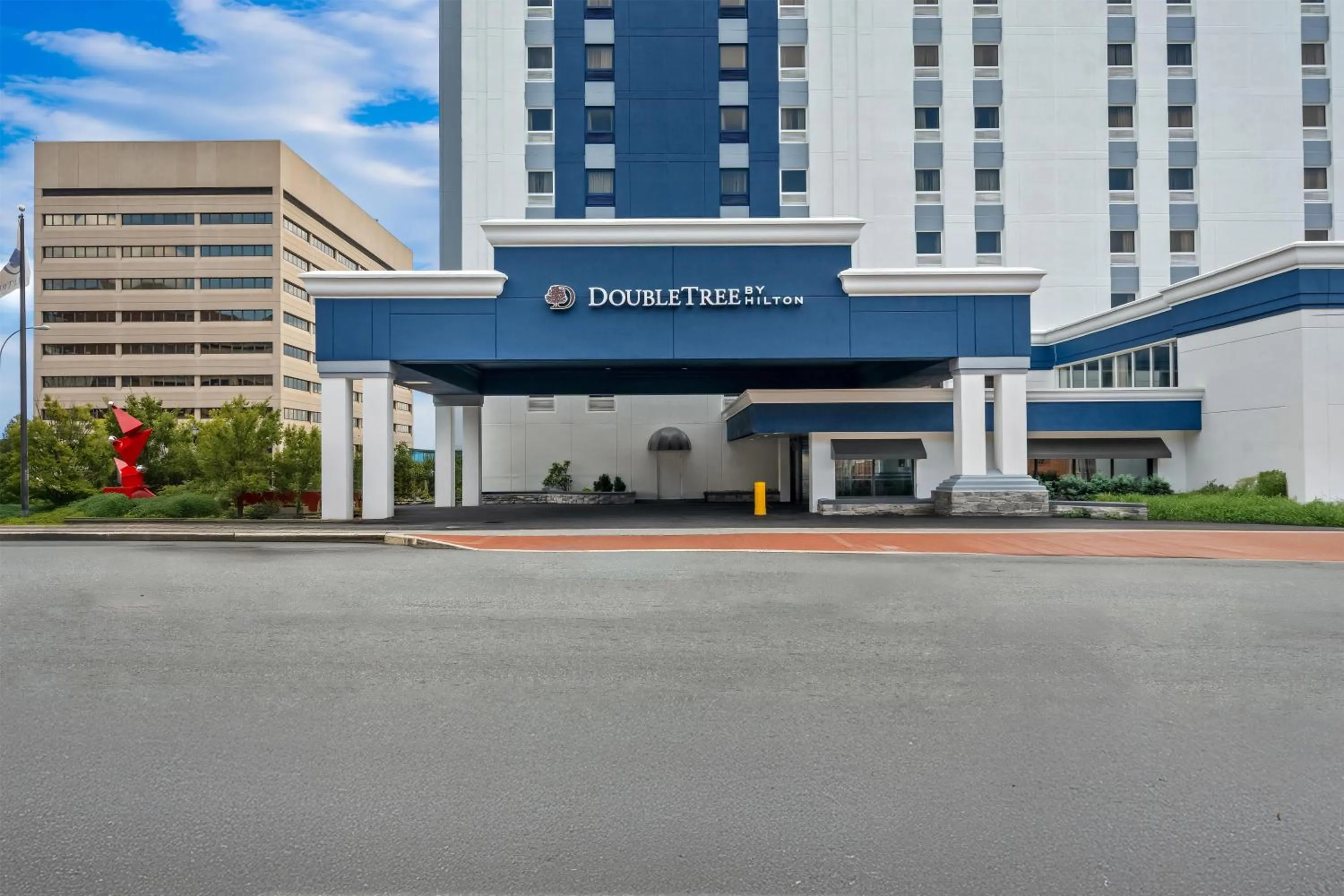 Property building in DoubleTree by Hilton Downtown Wilmington - Legal District